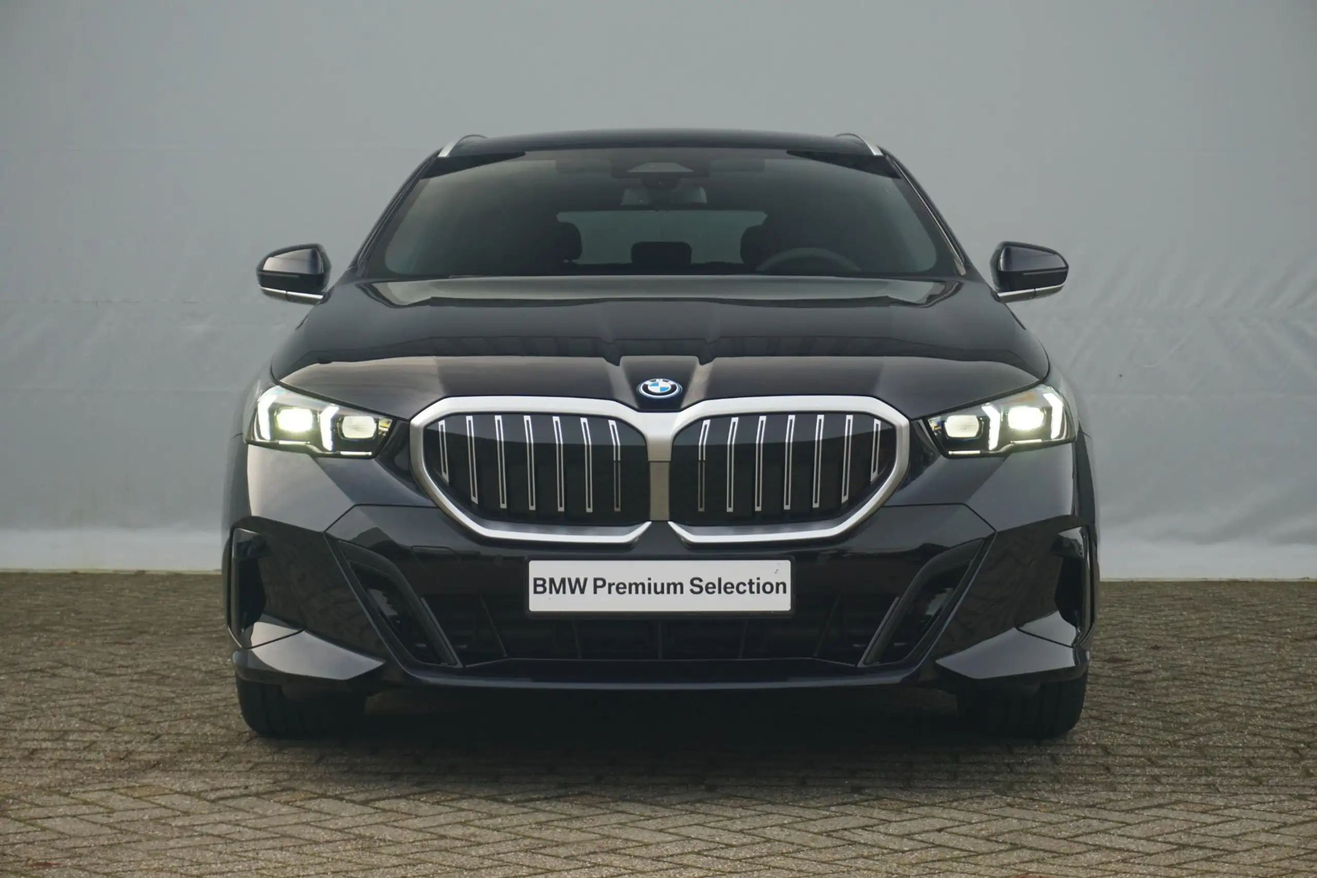 BMW - 530