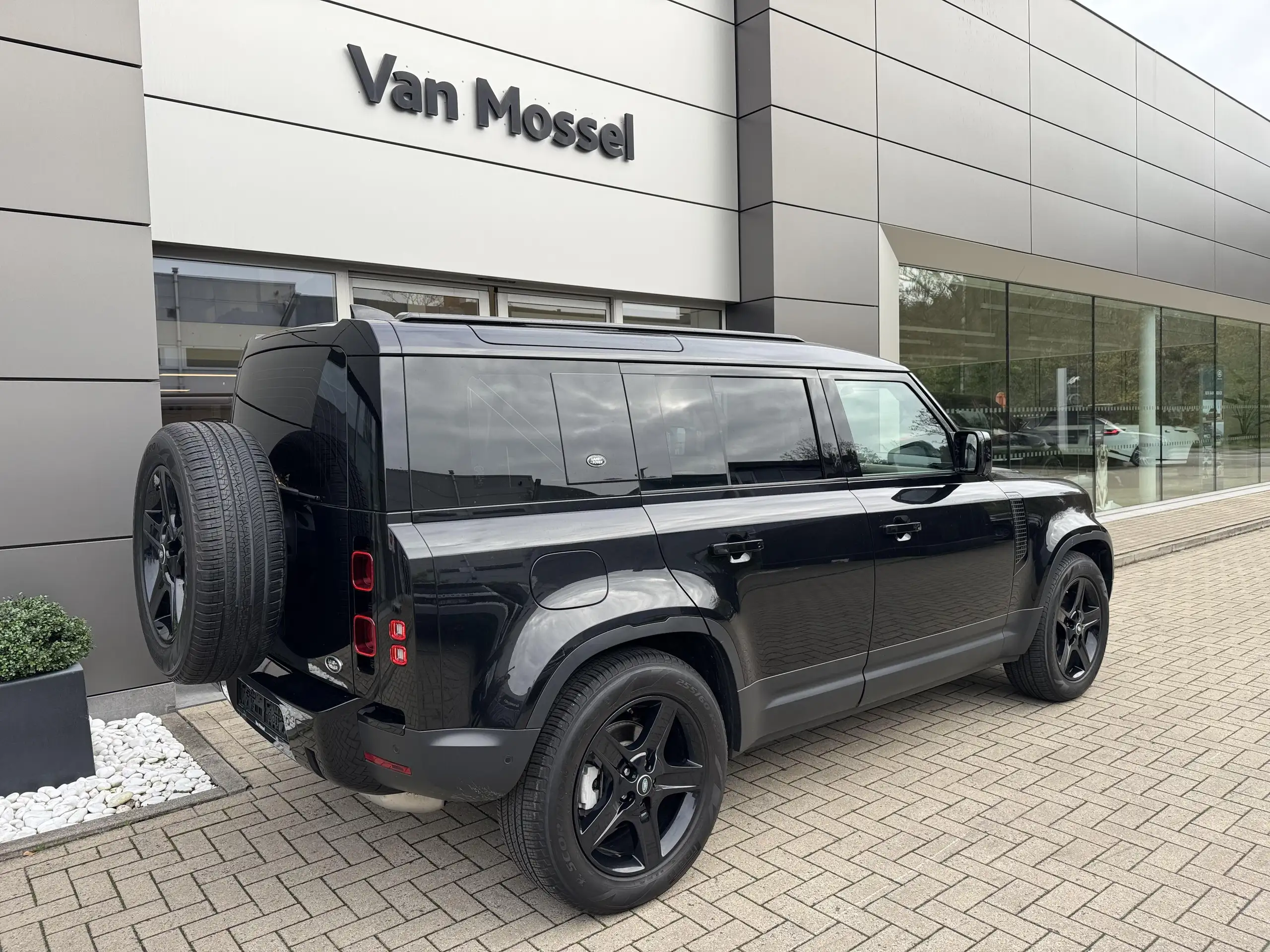 Land Rover - Defender