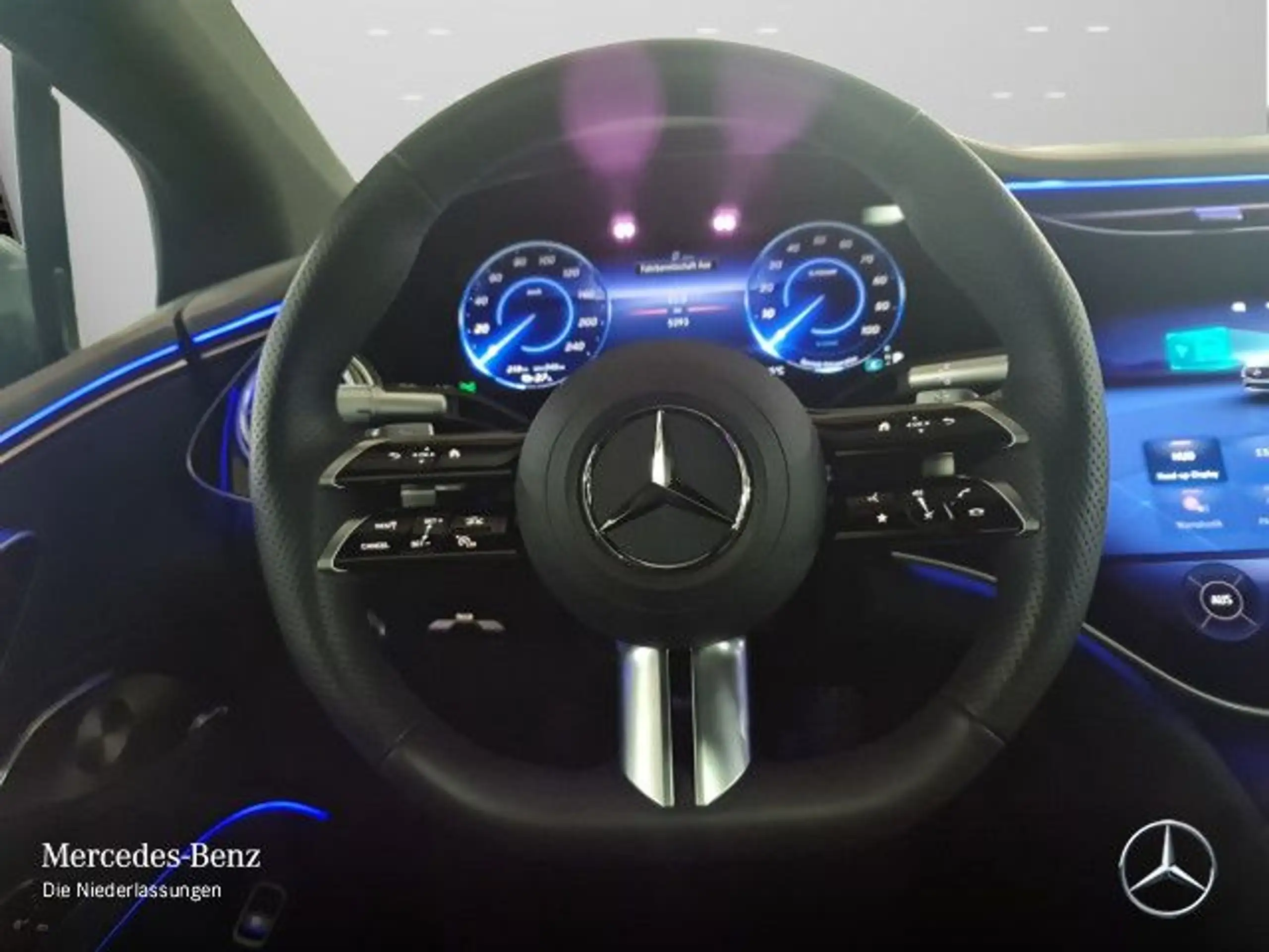 Mercedes-Benz - EQS