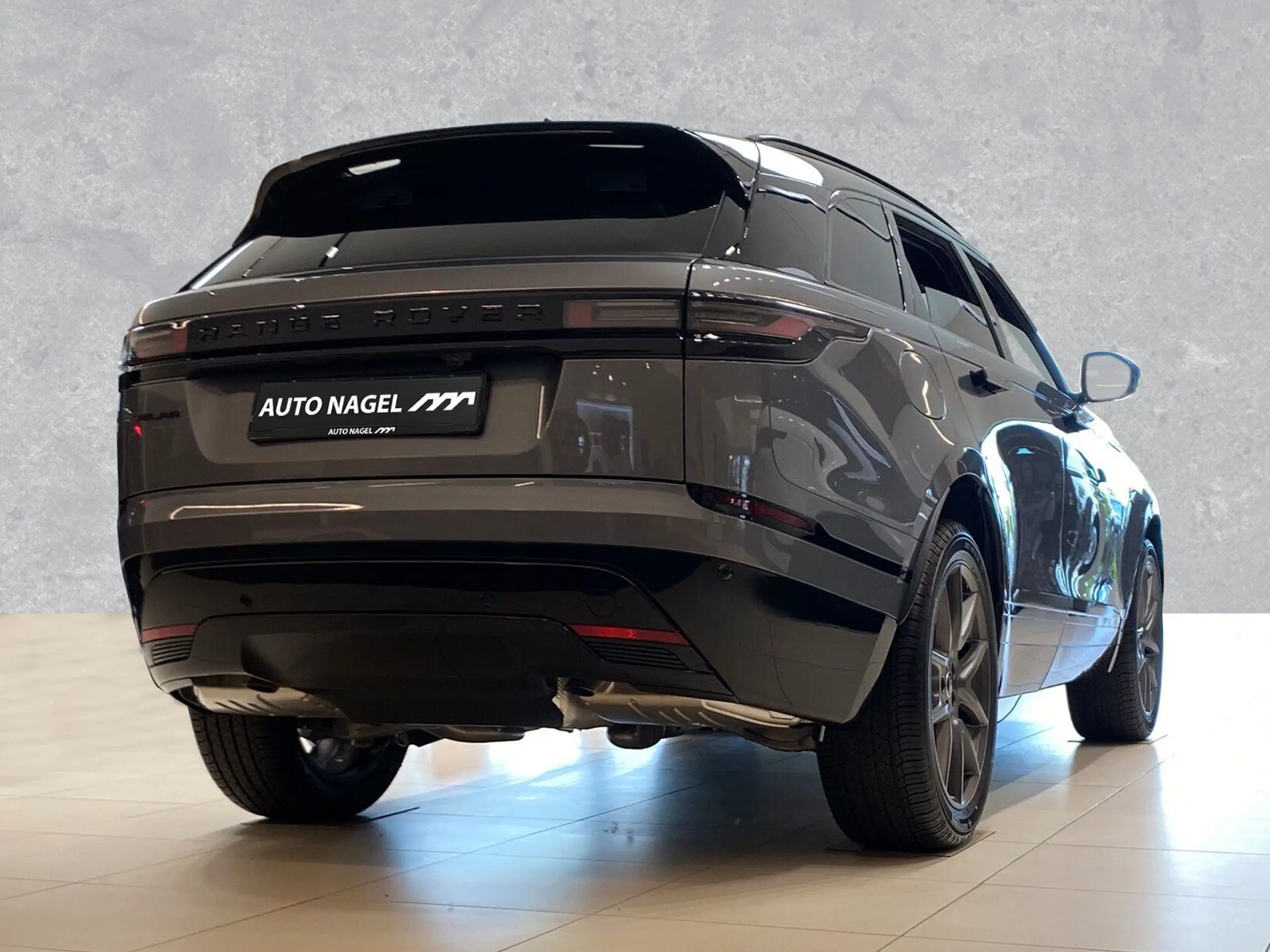 Land Rover - Range Rover Velar