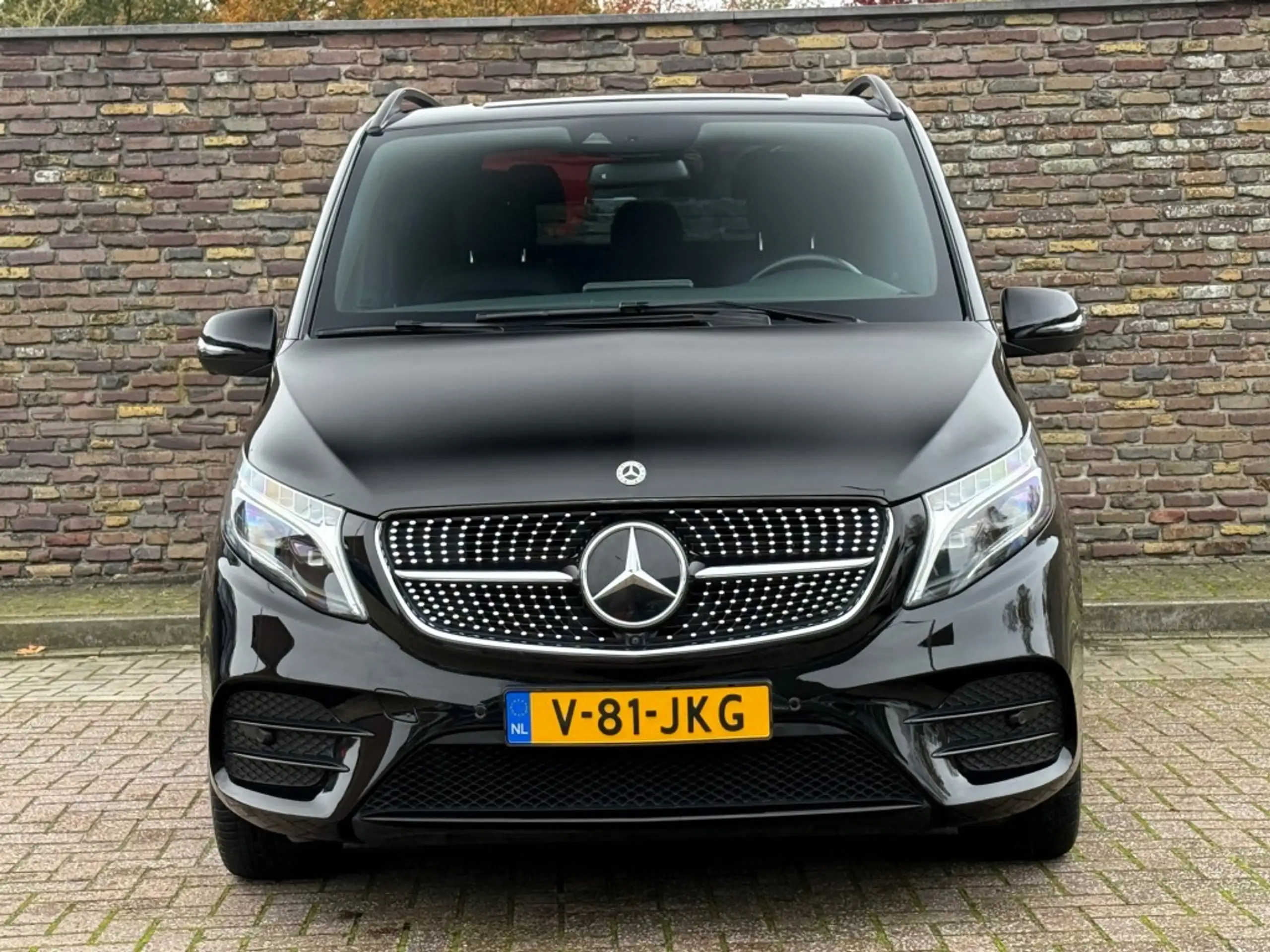 Mercedes-Benz - V 300