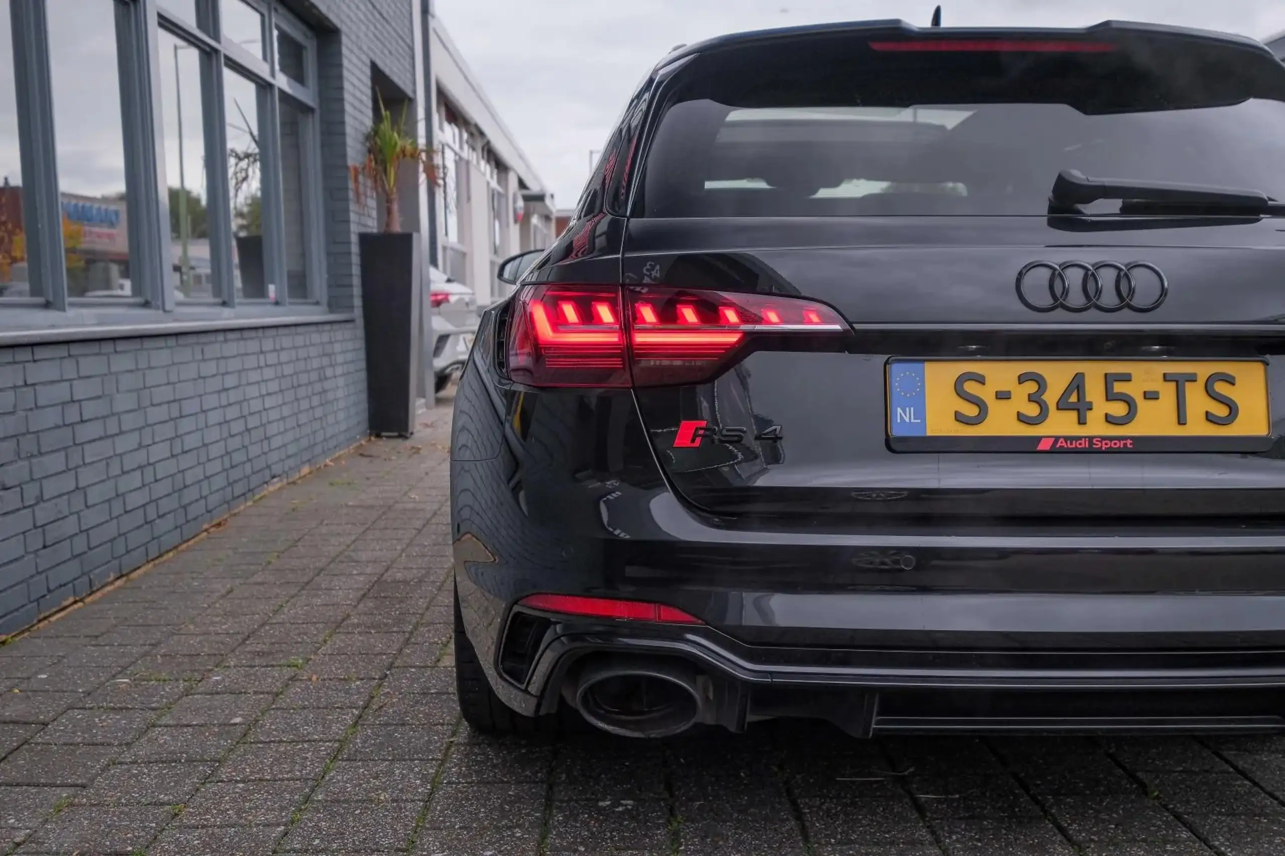 Audi - RS4