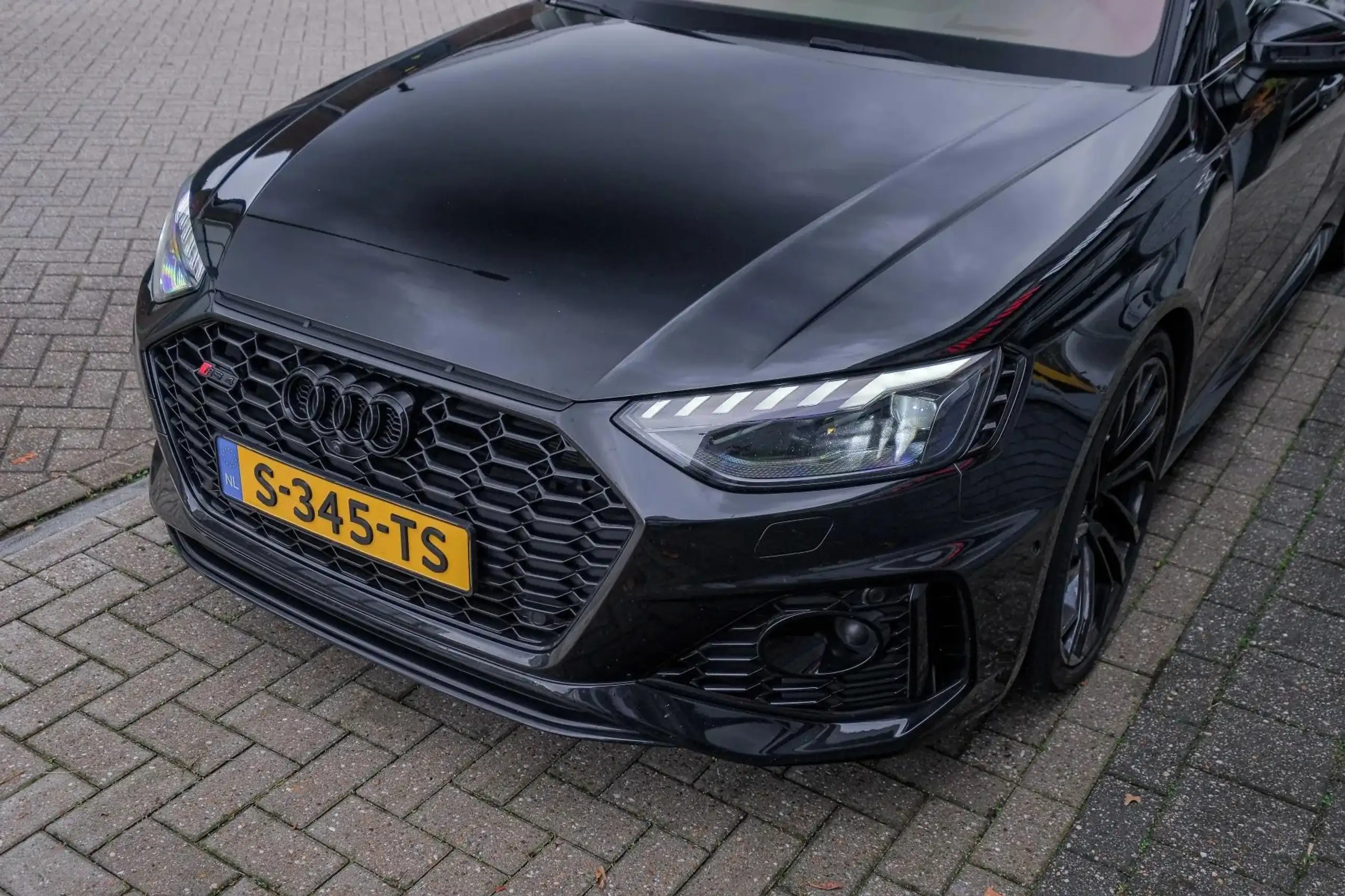 Audi - RS4