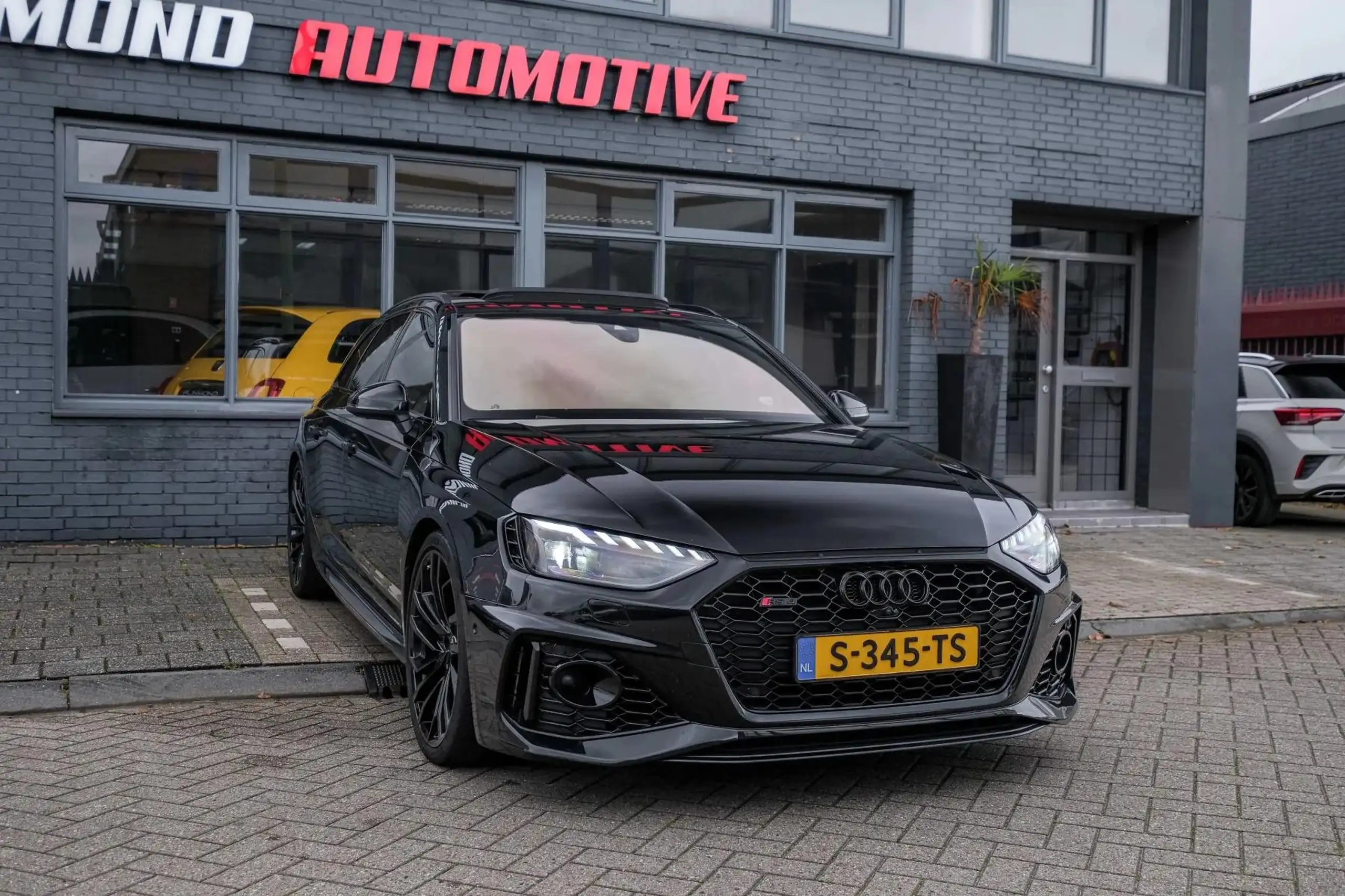 Audi - RS4