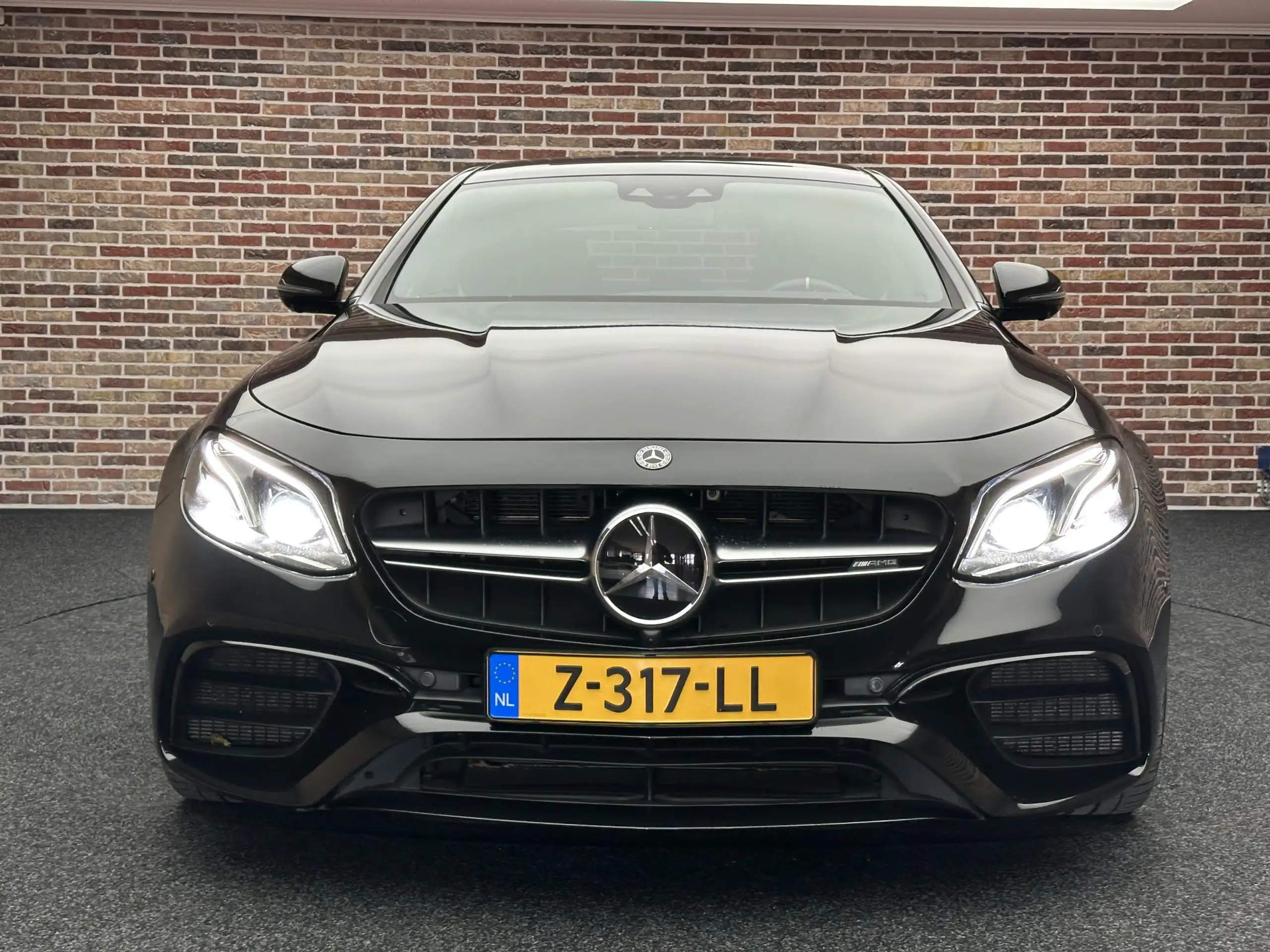 Mercedes-Benz - E 63 AMG