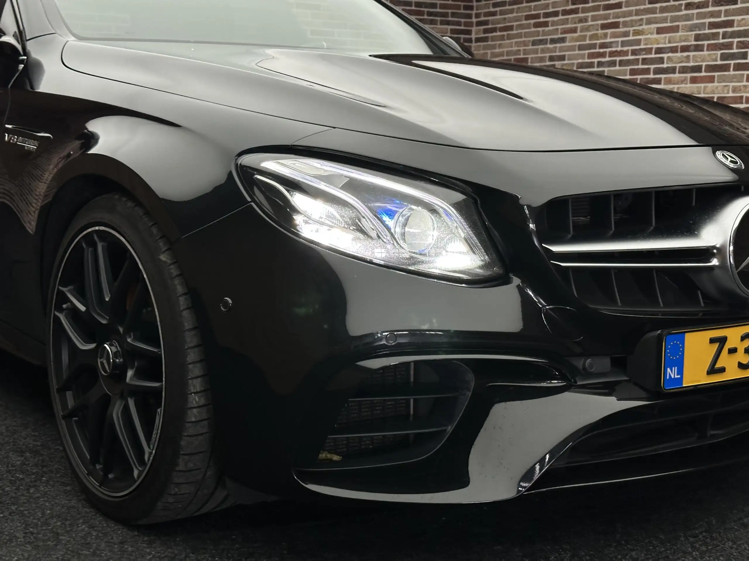 Mercedes-Benz - E 63 AMG