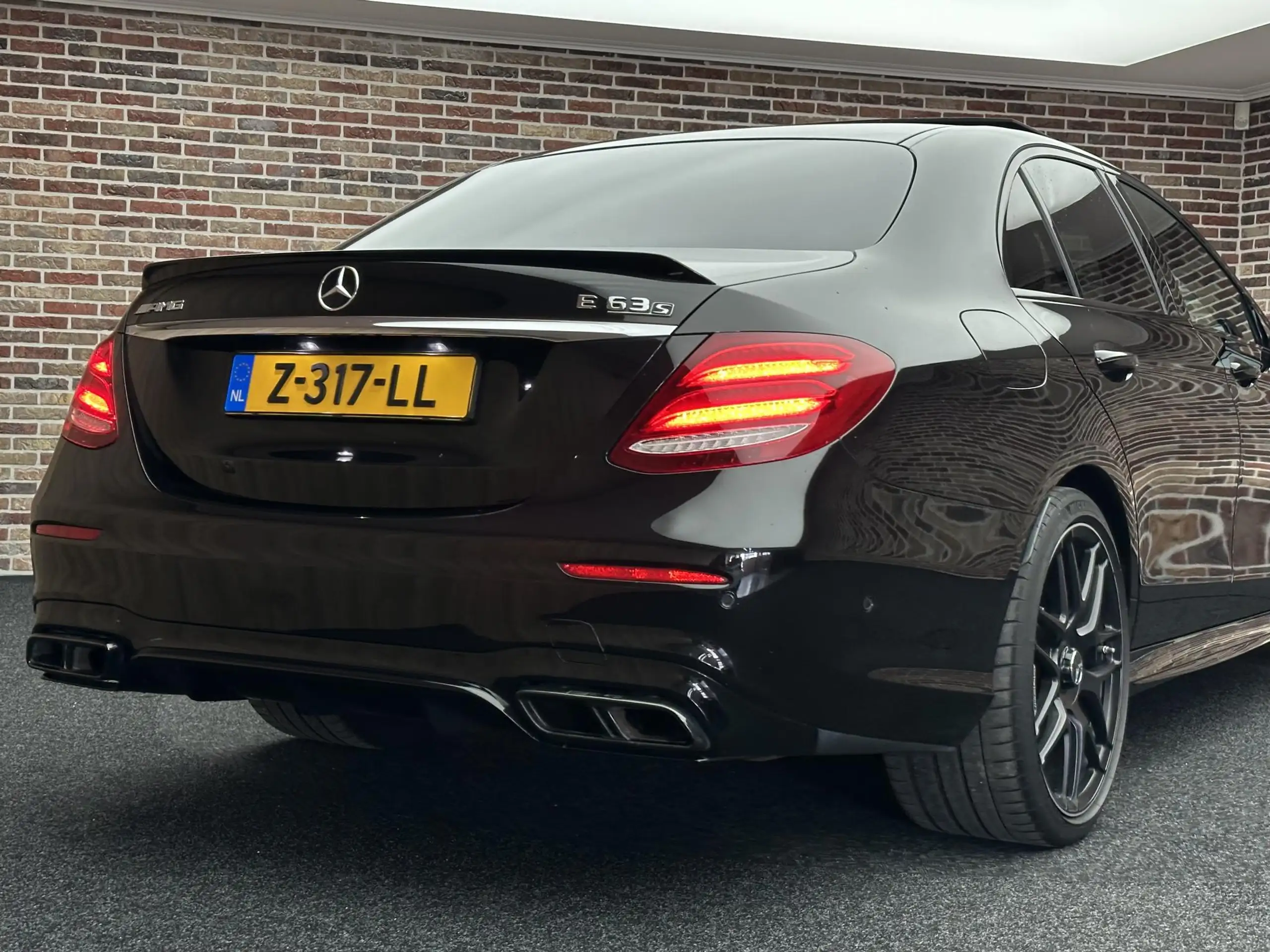 Mercedes-Benz - E 63 AMG