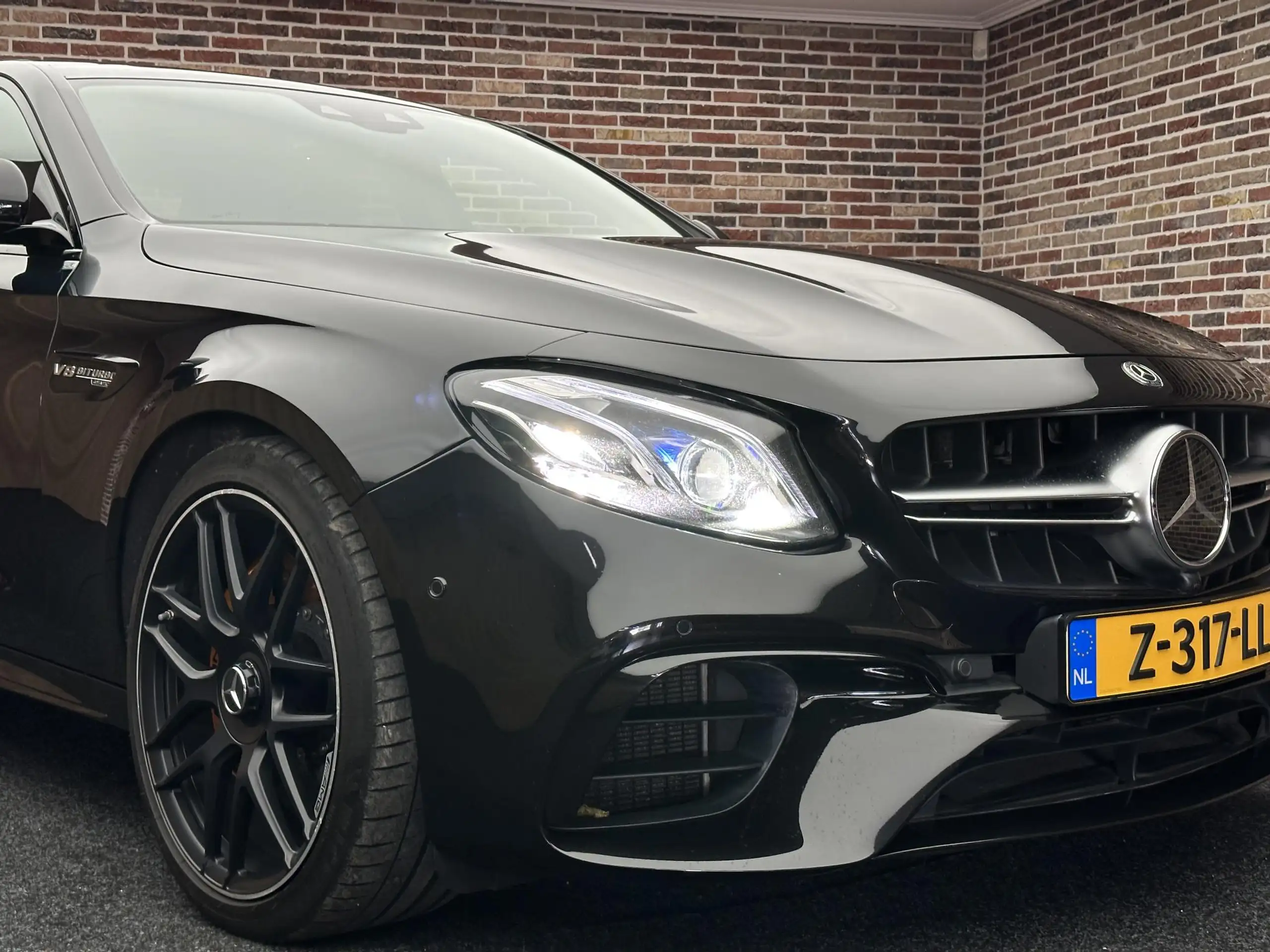 Mercedes-Benz - E 63 AMG