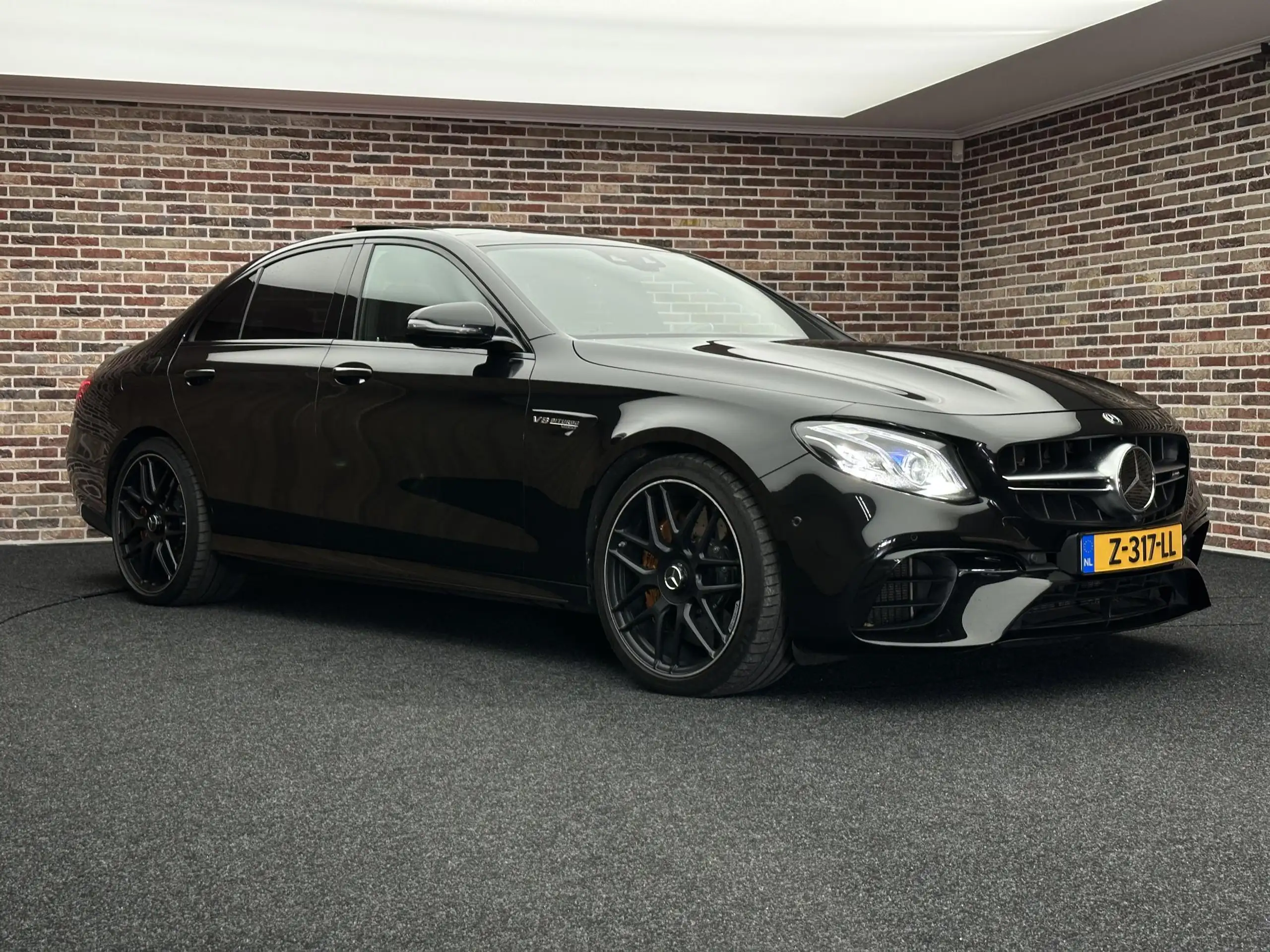 Mercedes-Benz - E 63 AMG