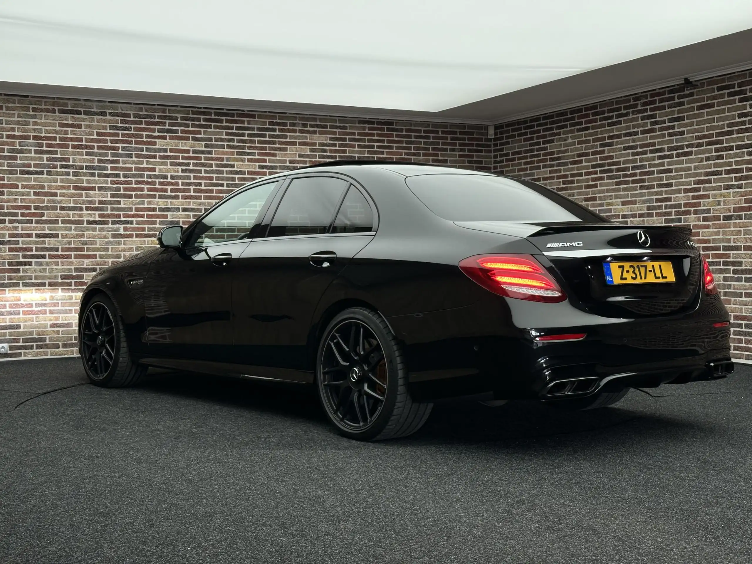 Mercedes-Benz - E 63 AMG