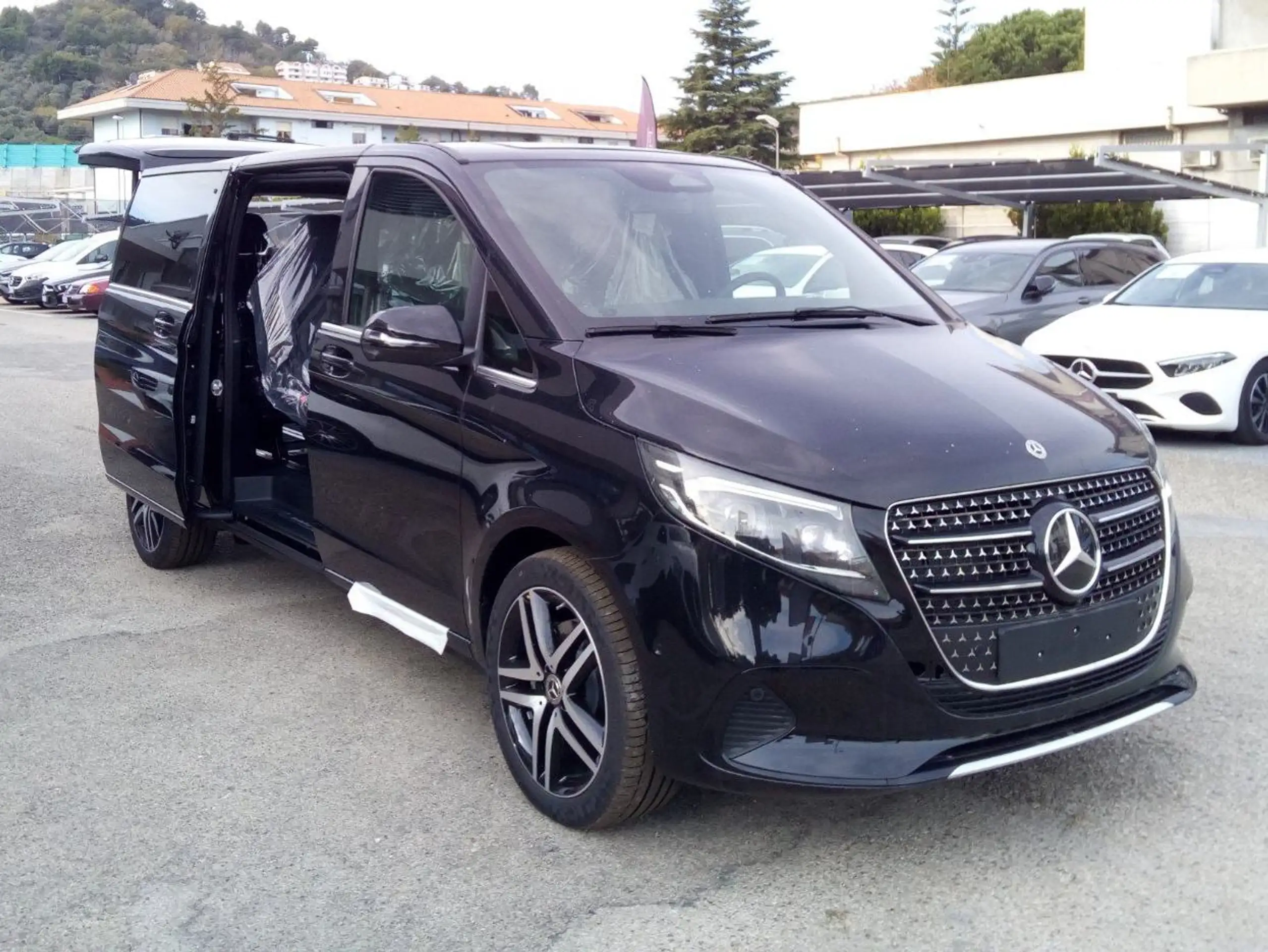 Mercedes-Benz - V 250