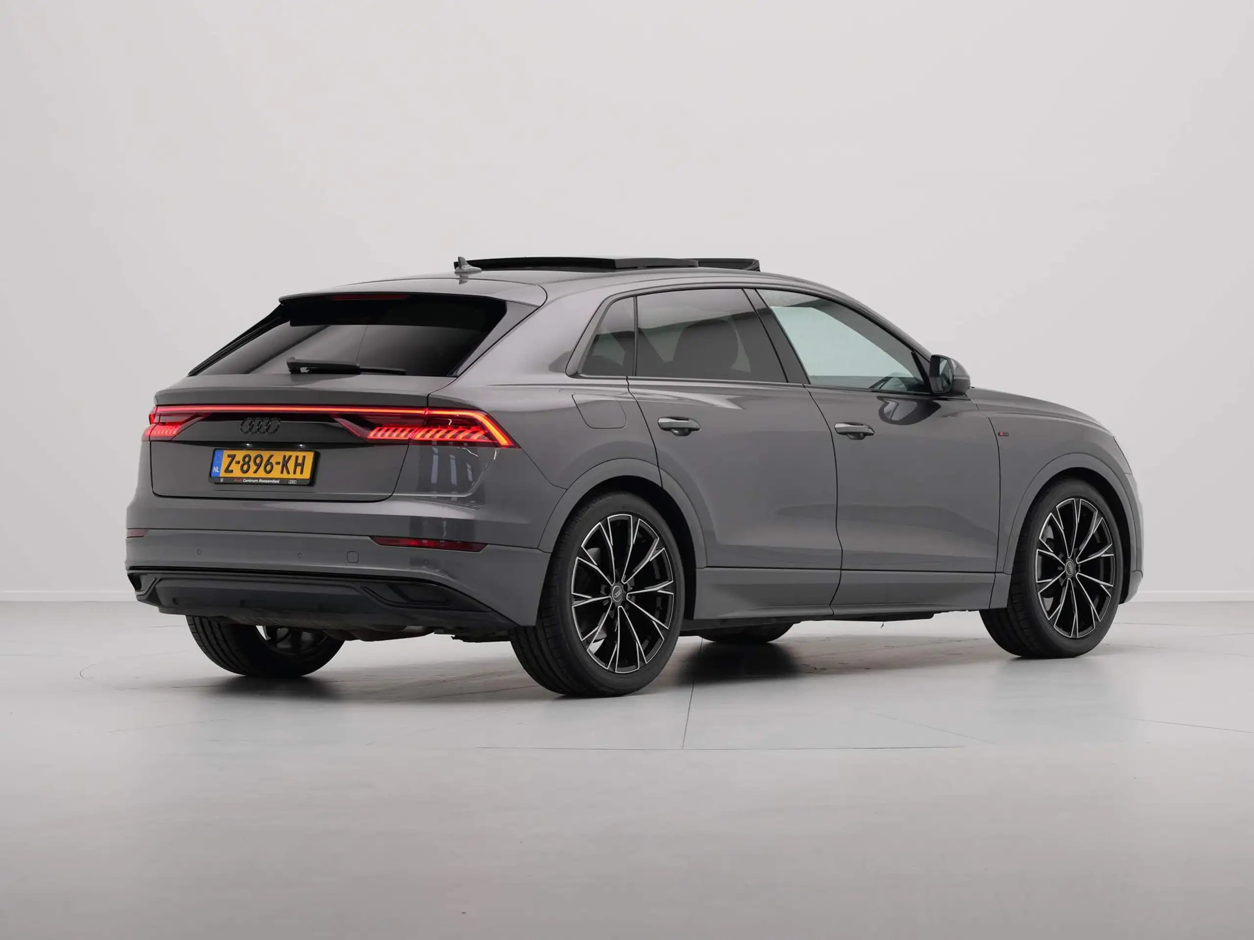 Audi - Q8