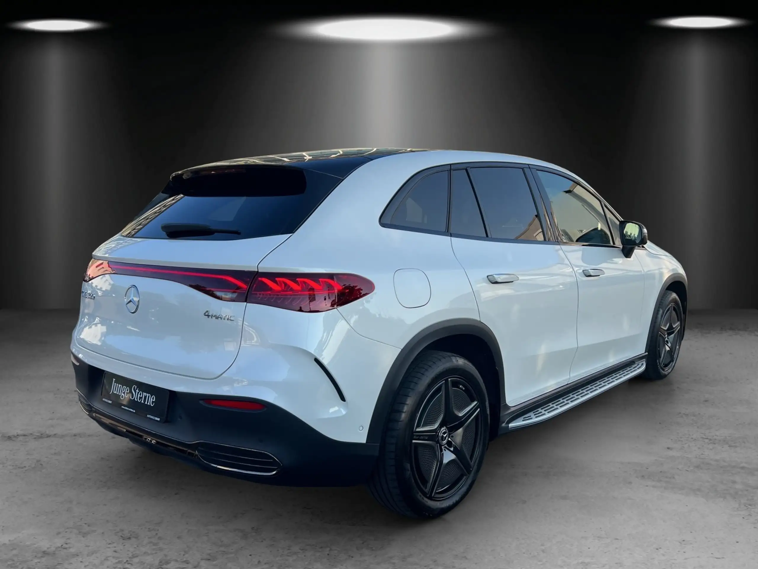 Mercedes-Benz - EQE SUV