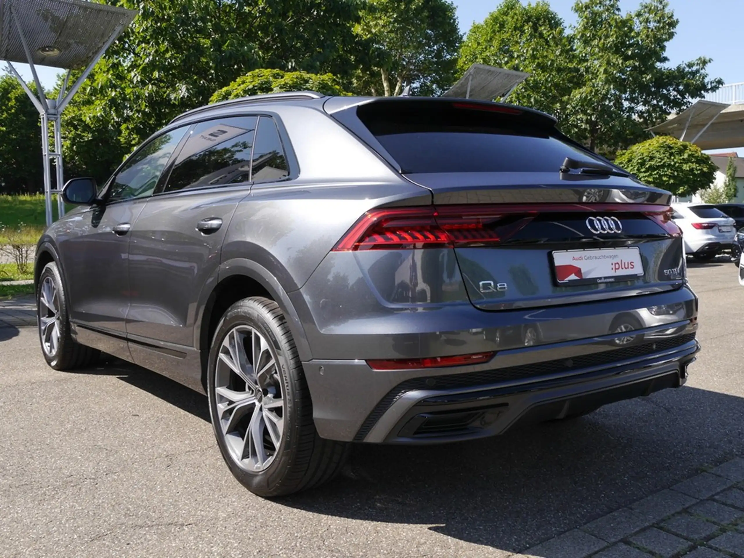 Audi - Q8