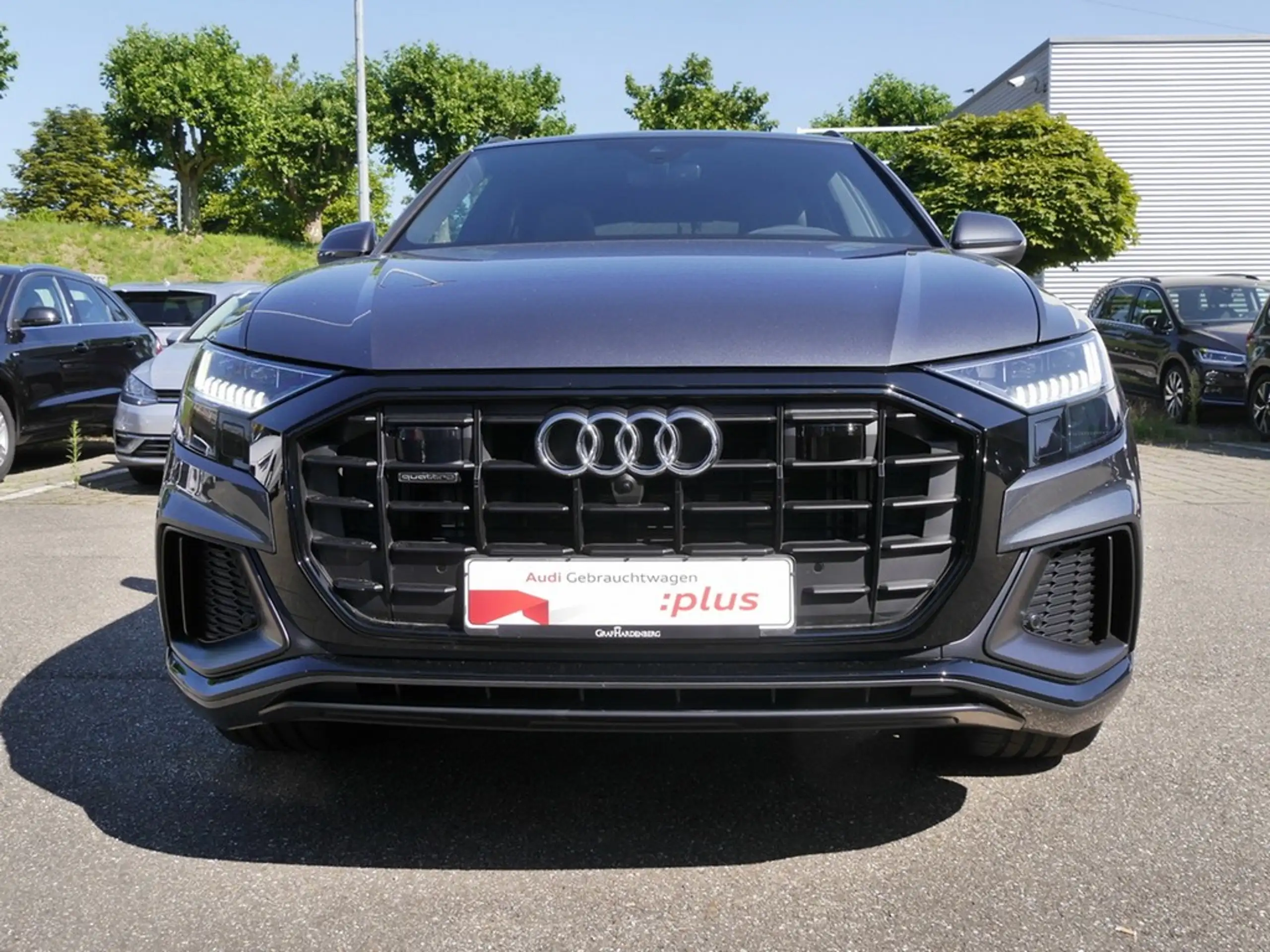 Audi - Q8