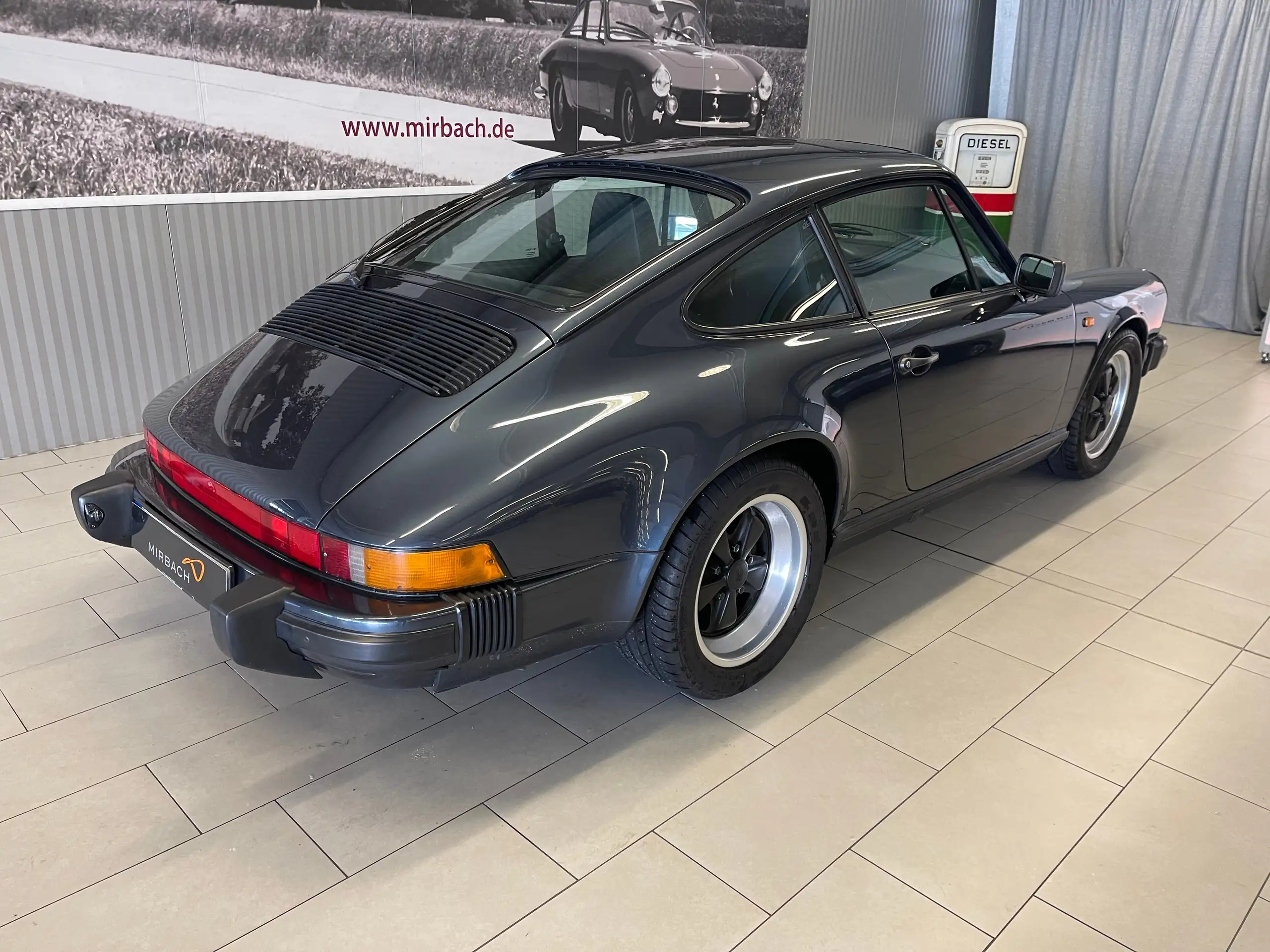 Porsche - 911