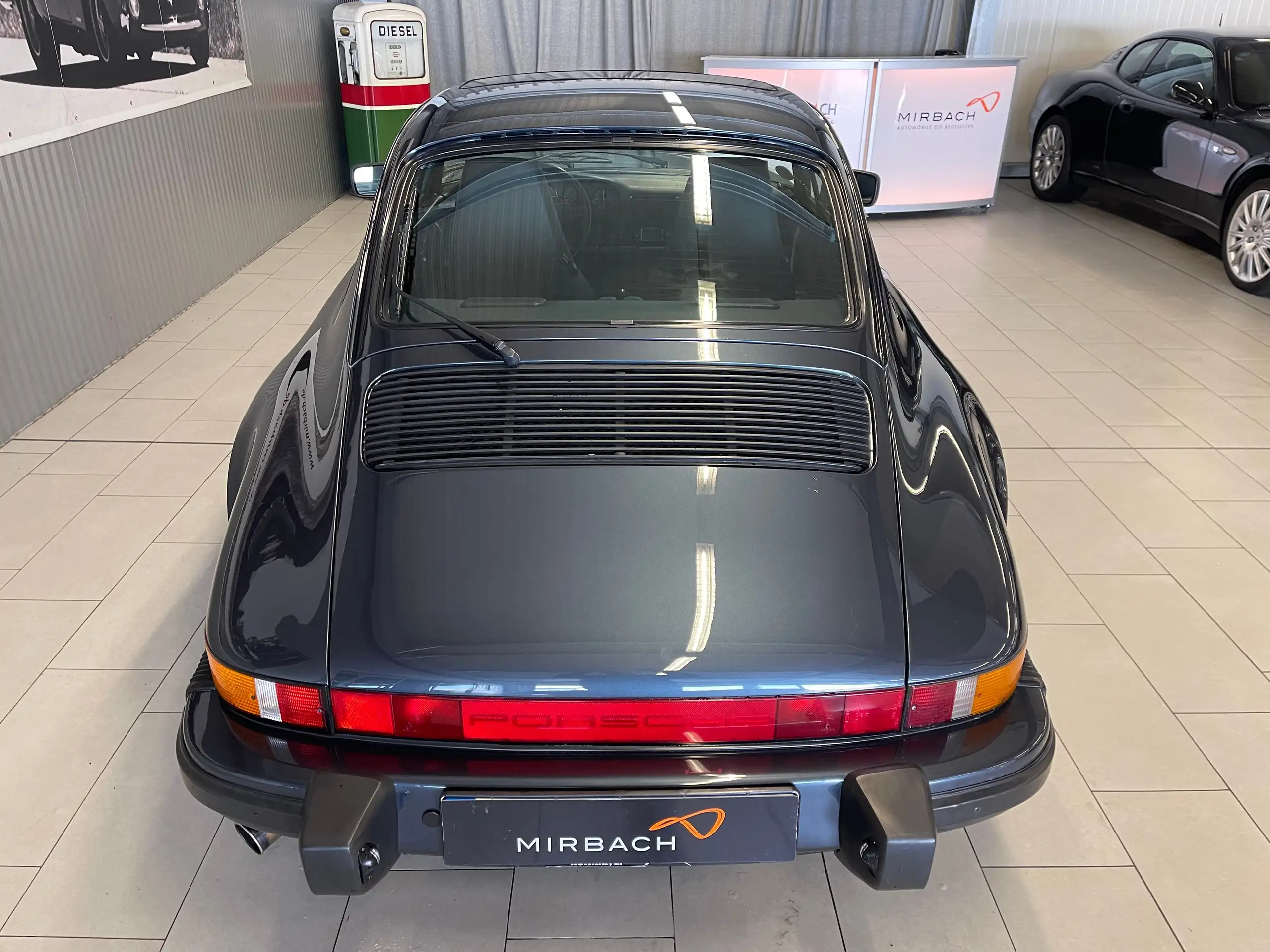 Porsche - 911