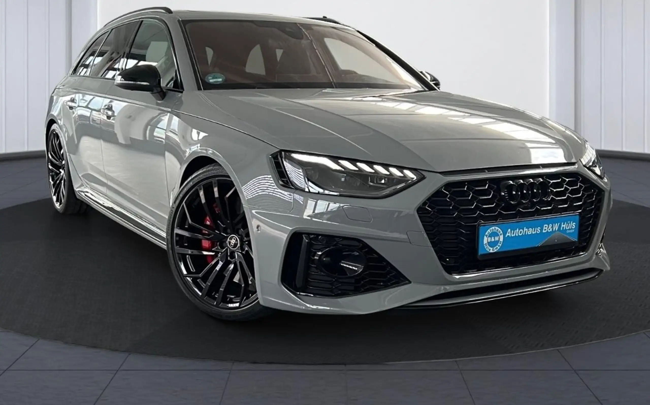 Audi - RS4