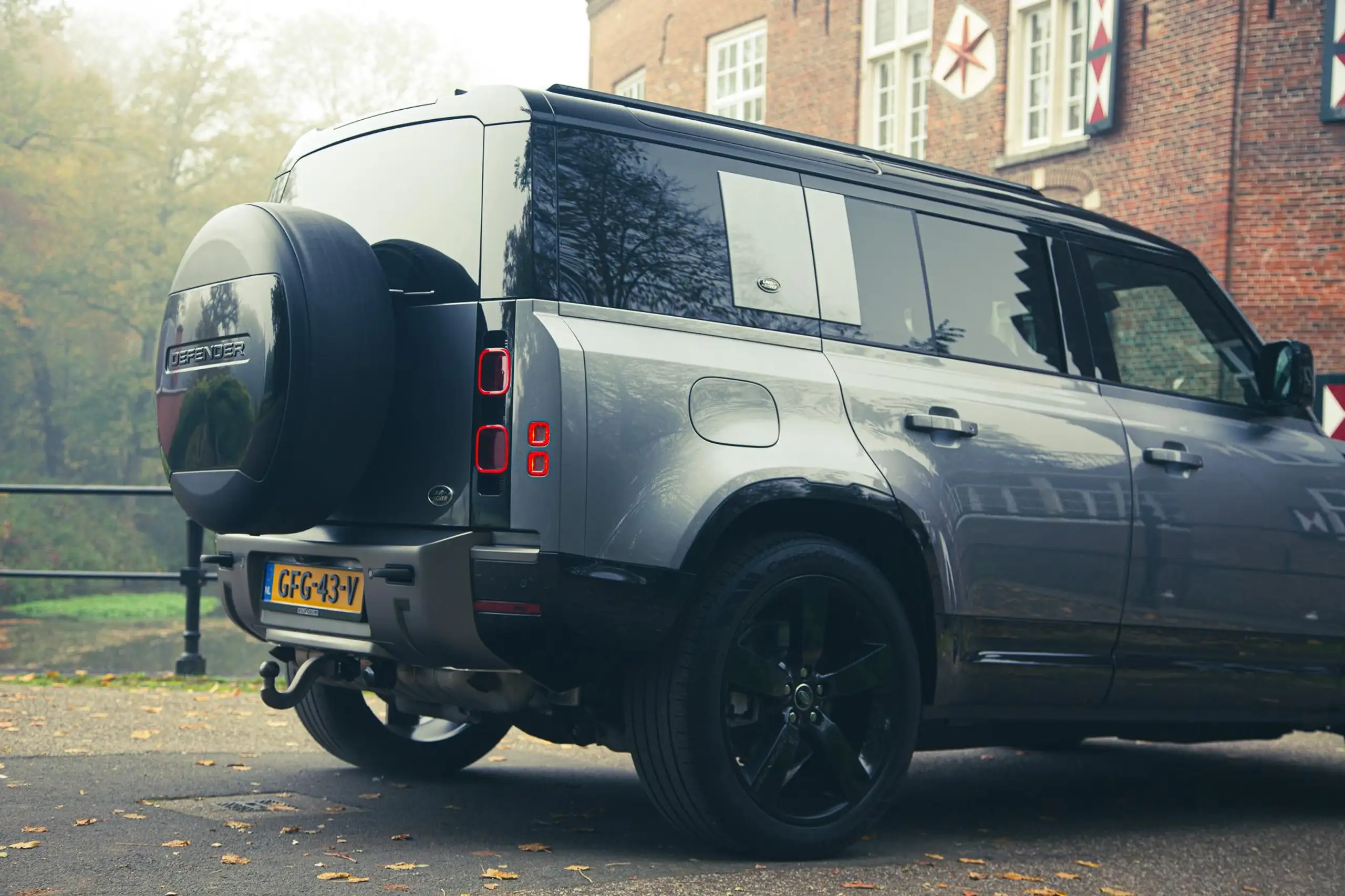 Land Rover - Defender