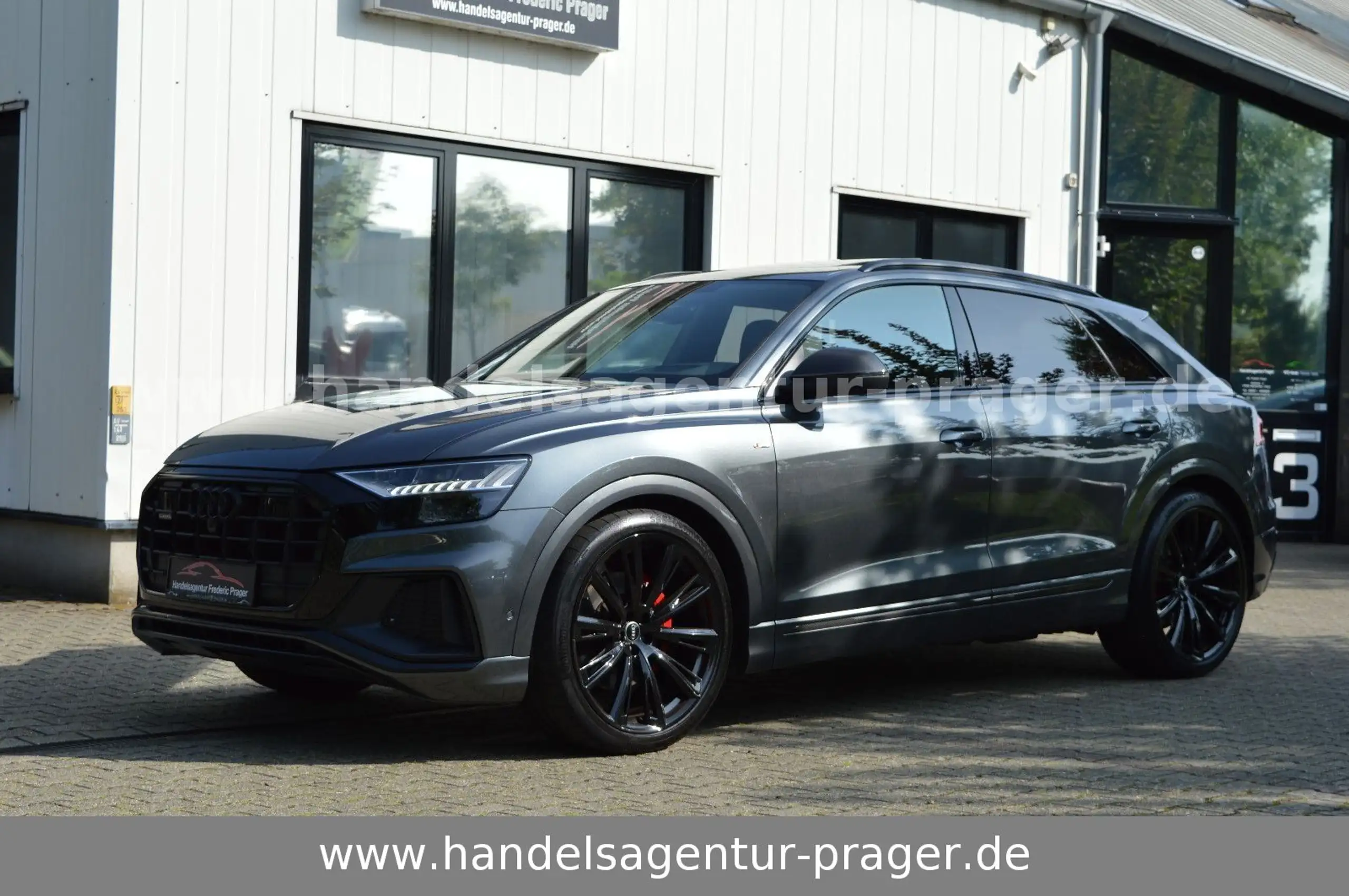 Audi - Q8