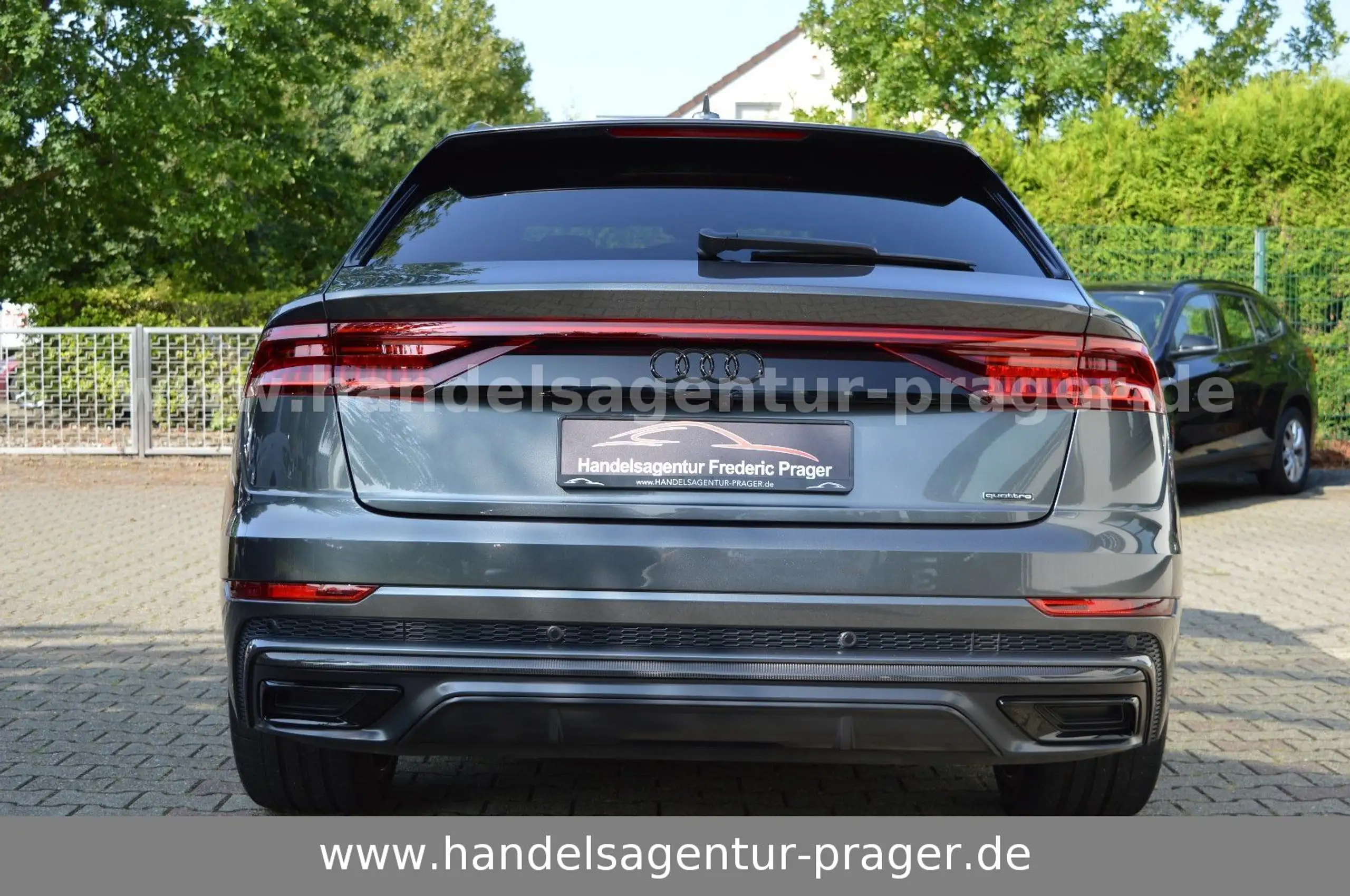 Audi - Q8