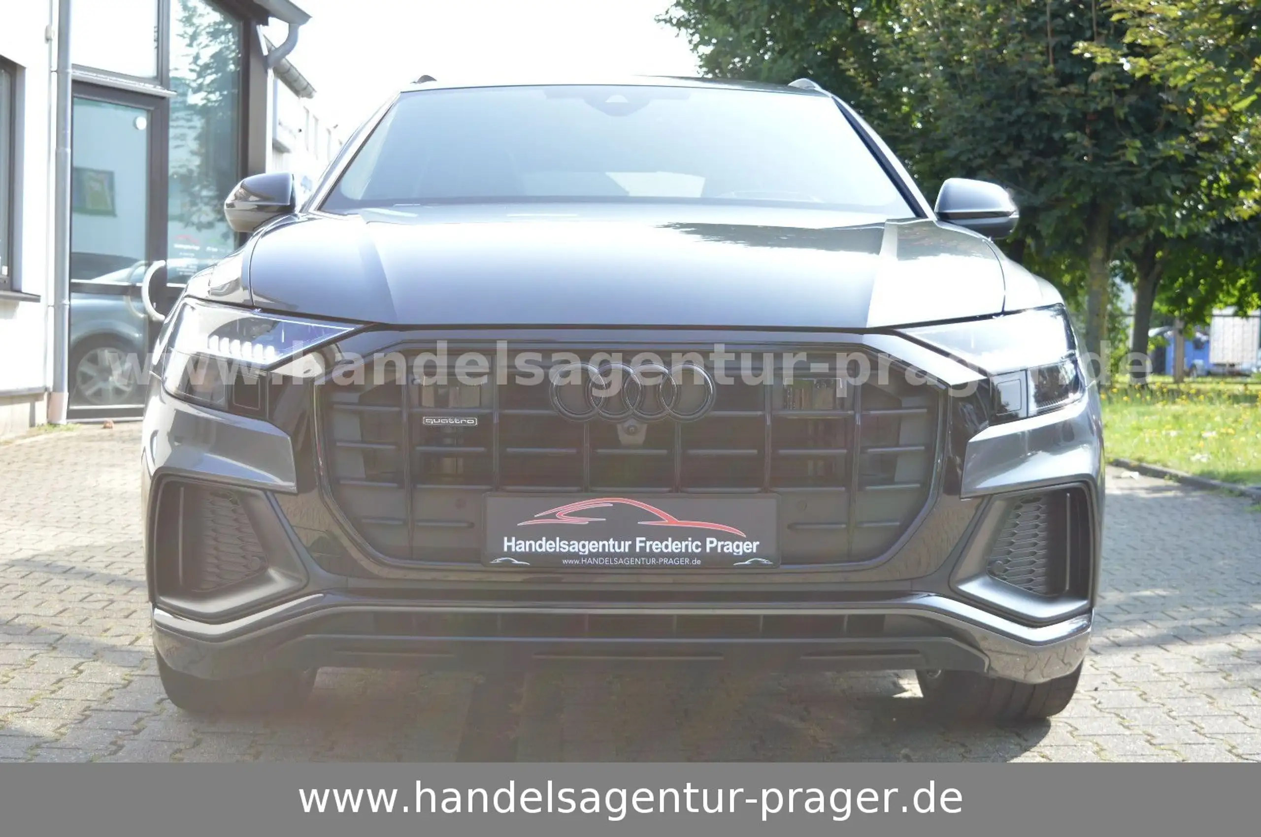 Audi - Q8