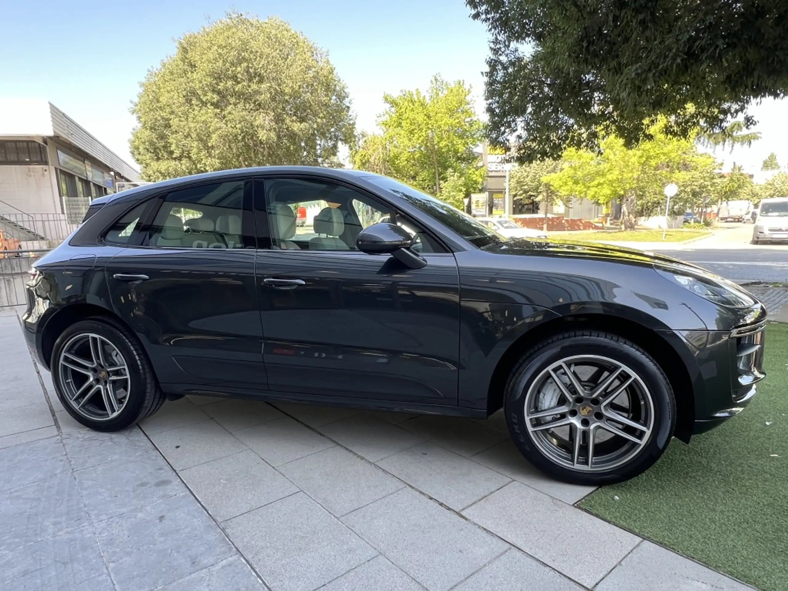 Porsche - Macan