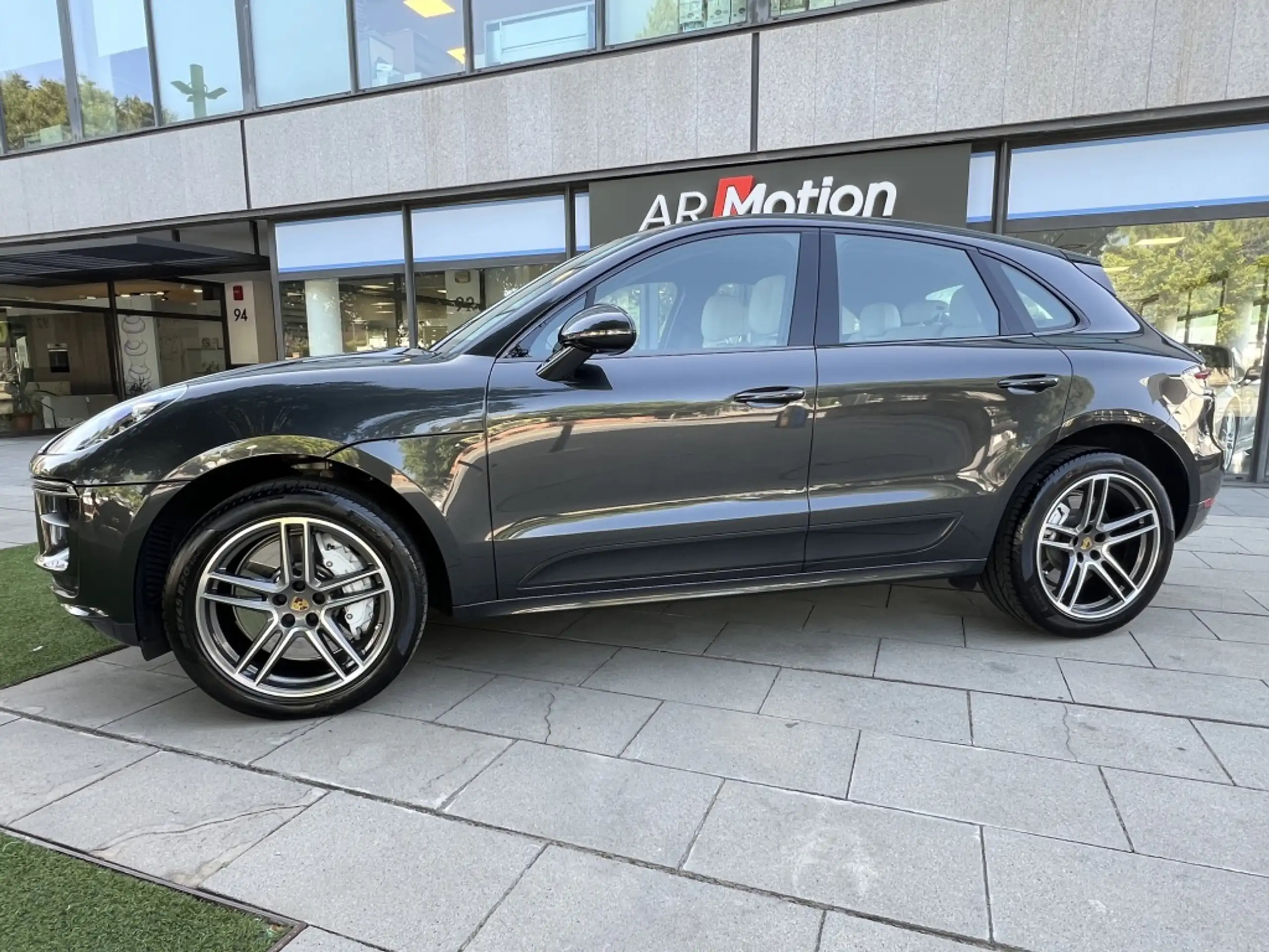 Porsche - Macan