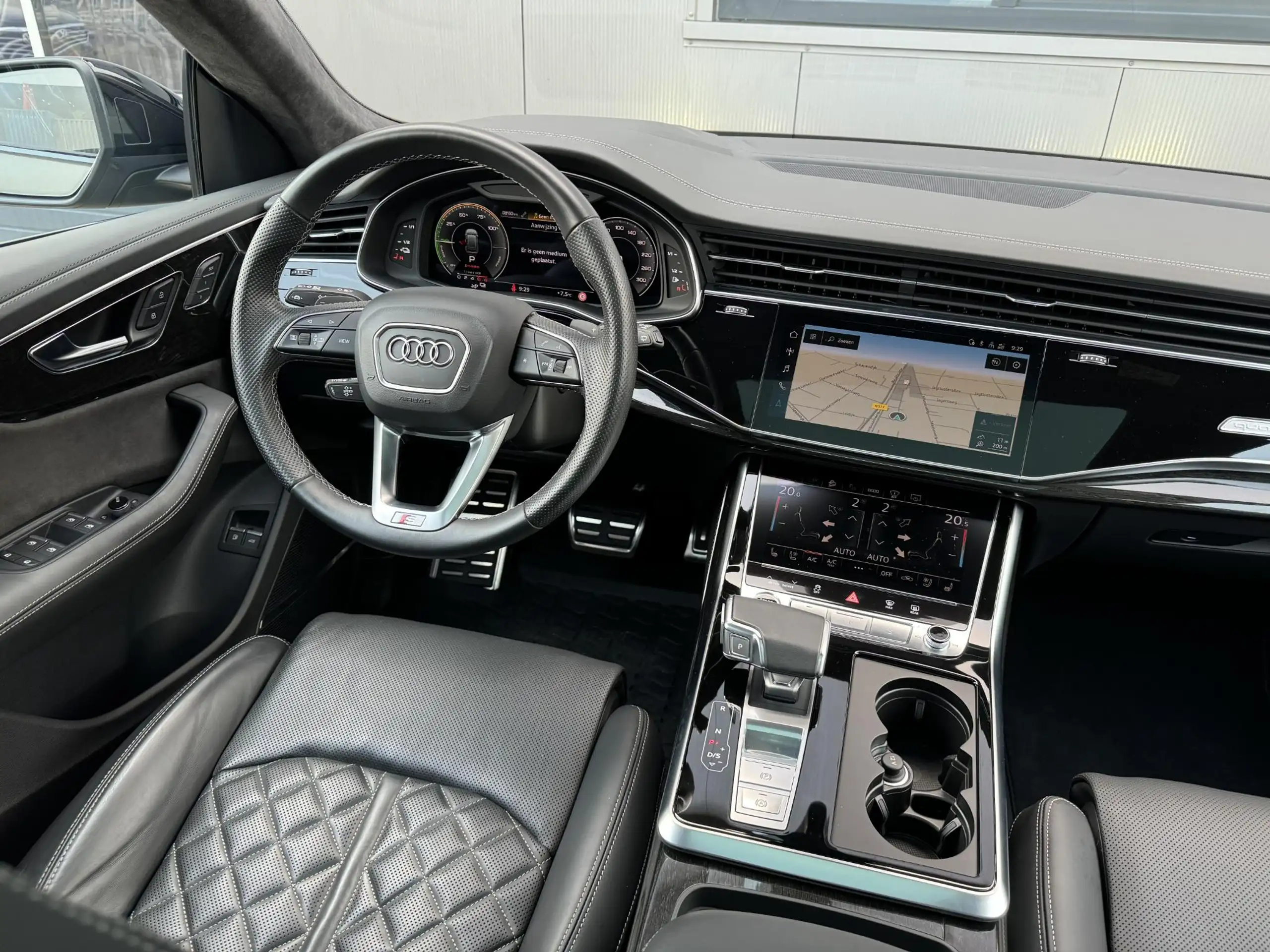 Audi - Q8