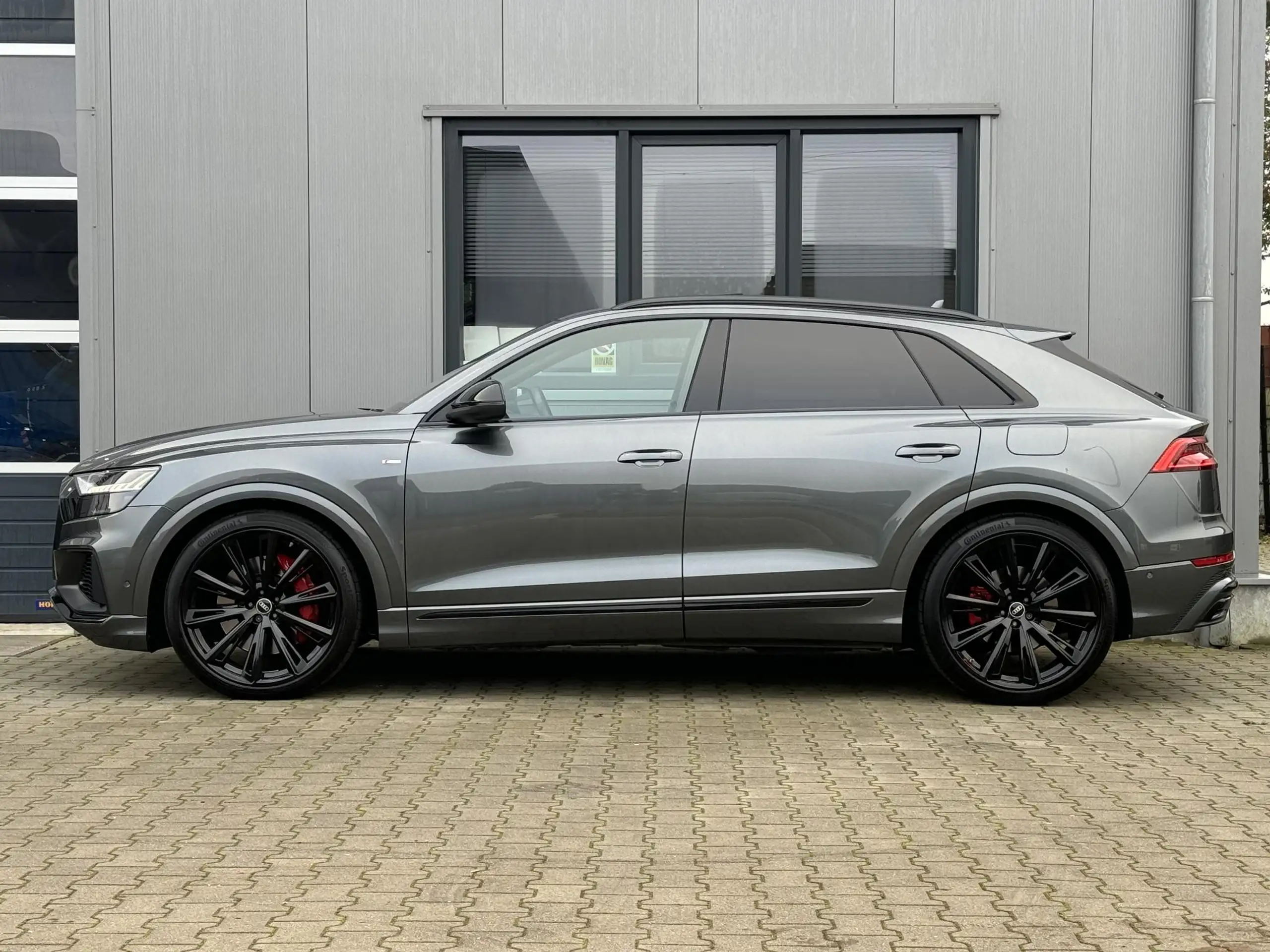 Audi - Q8