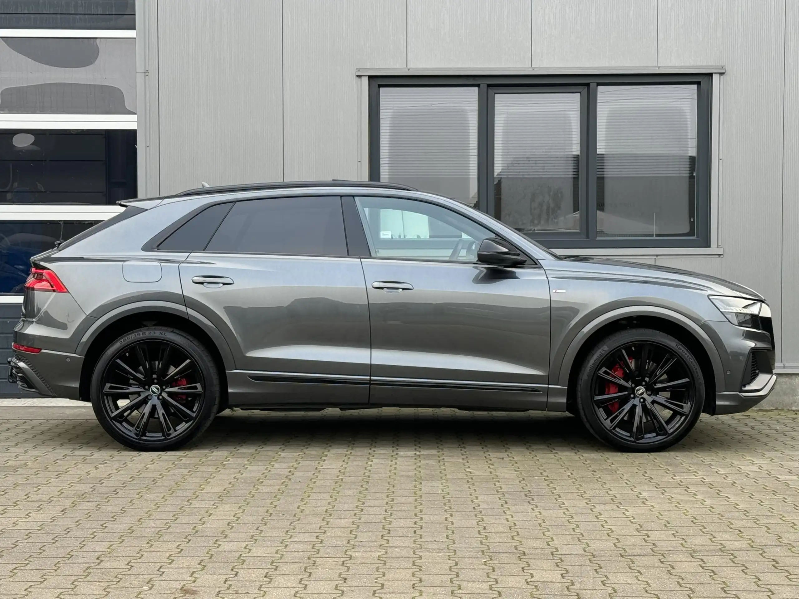 Audi - Q8