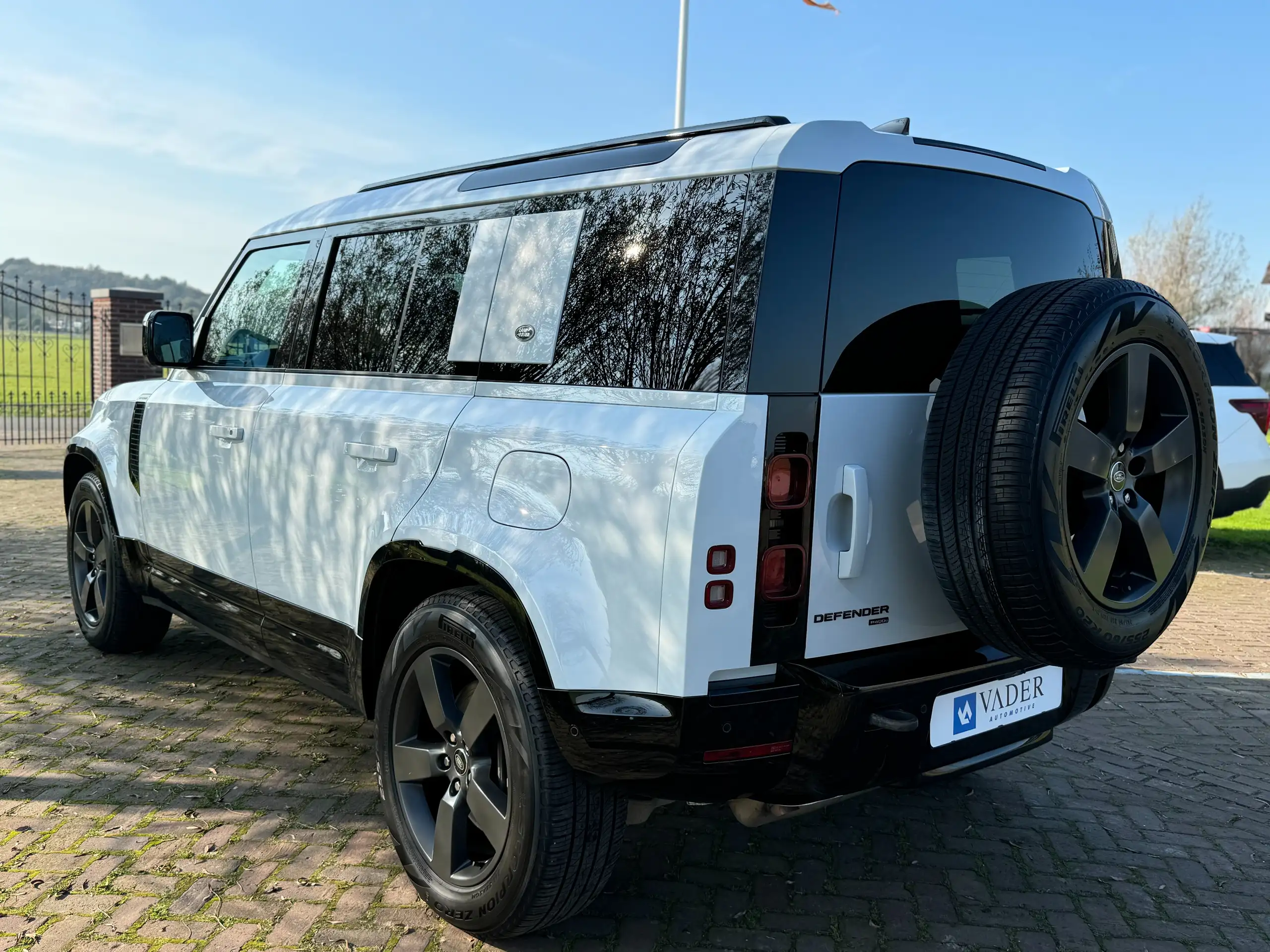 Land Rover - Defender