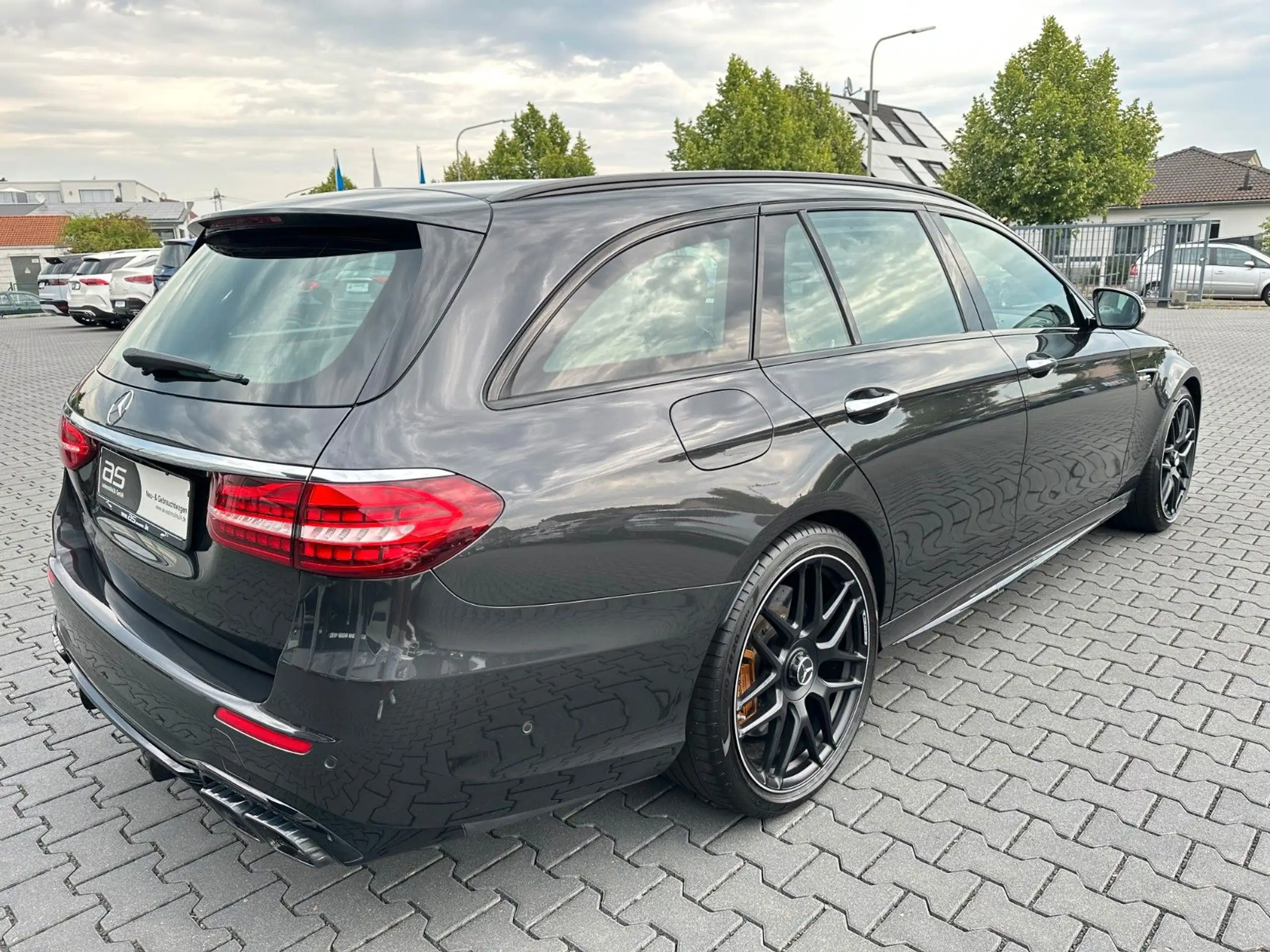 Mercedes-Benz - E 63 AMG