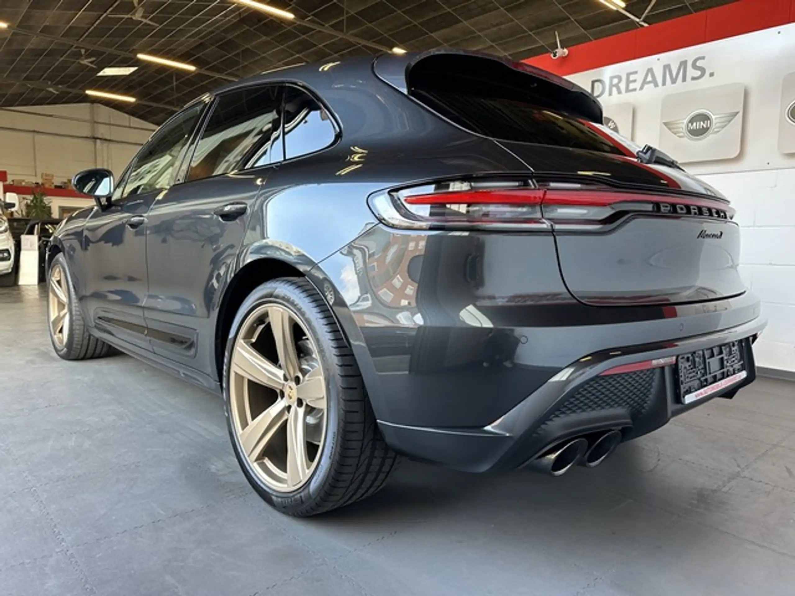 Porsche - Macan