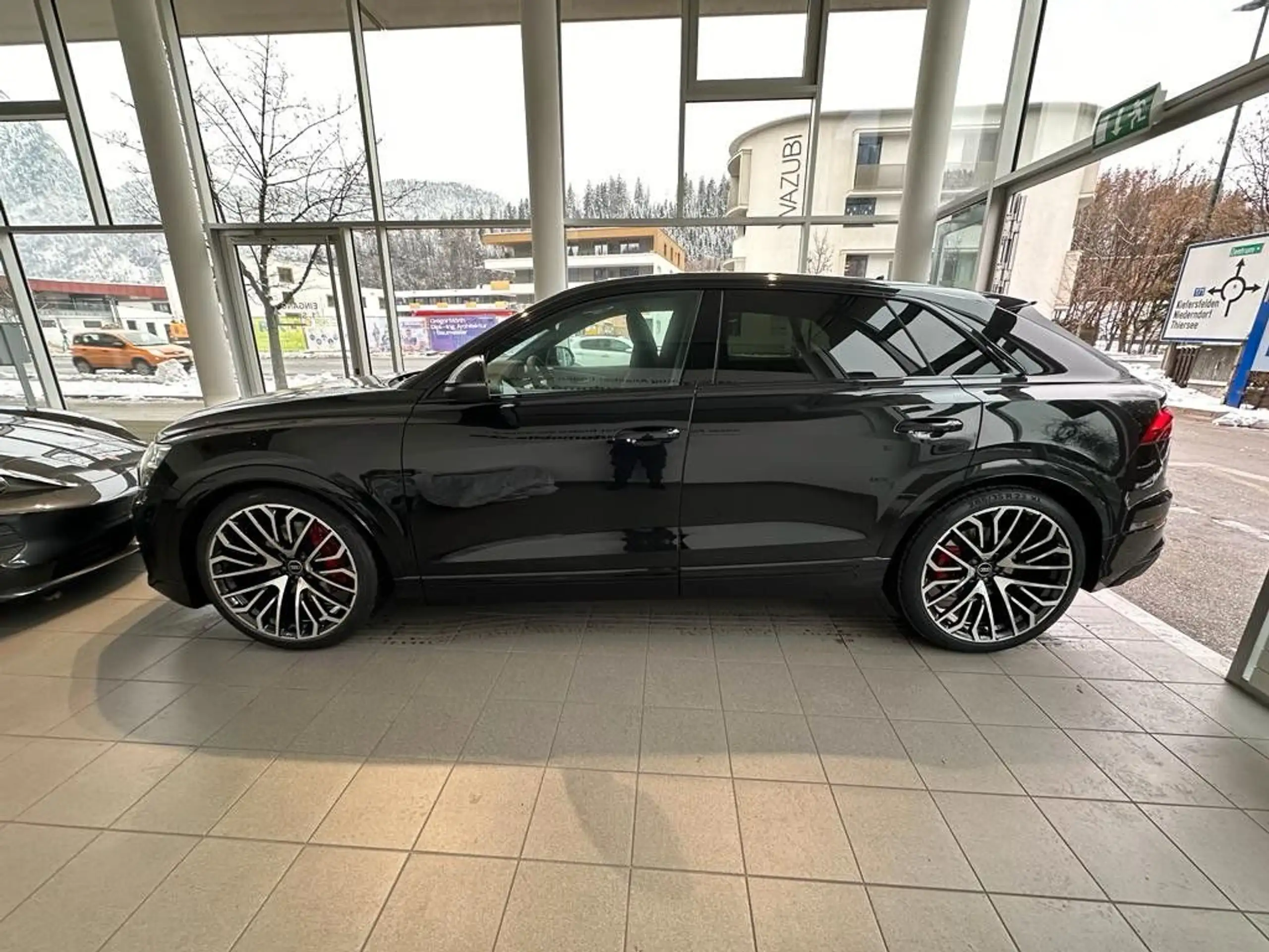 Audi - Q8