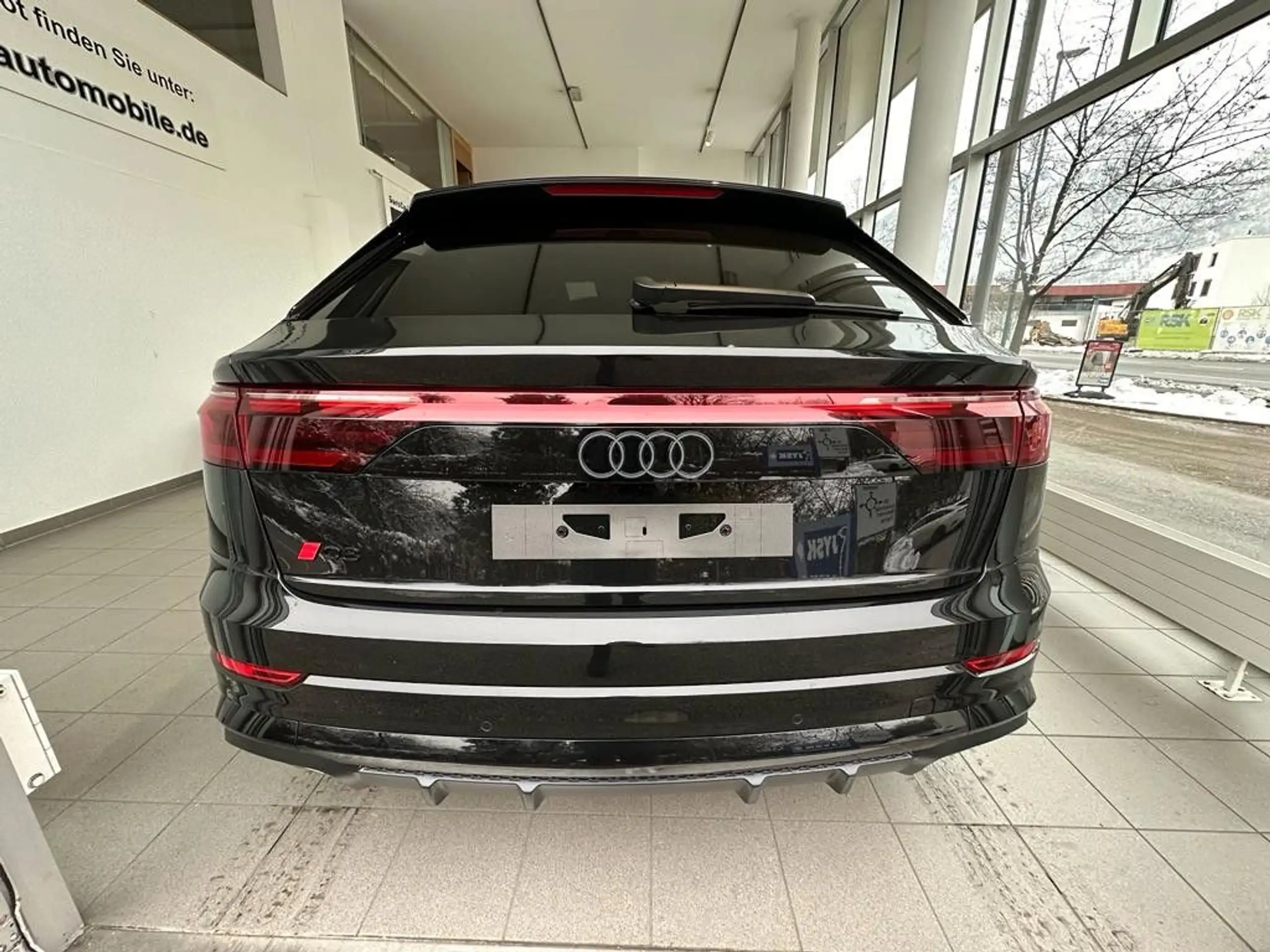 Audi - Q8