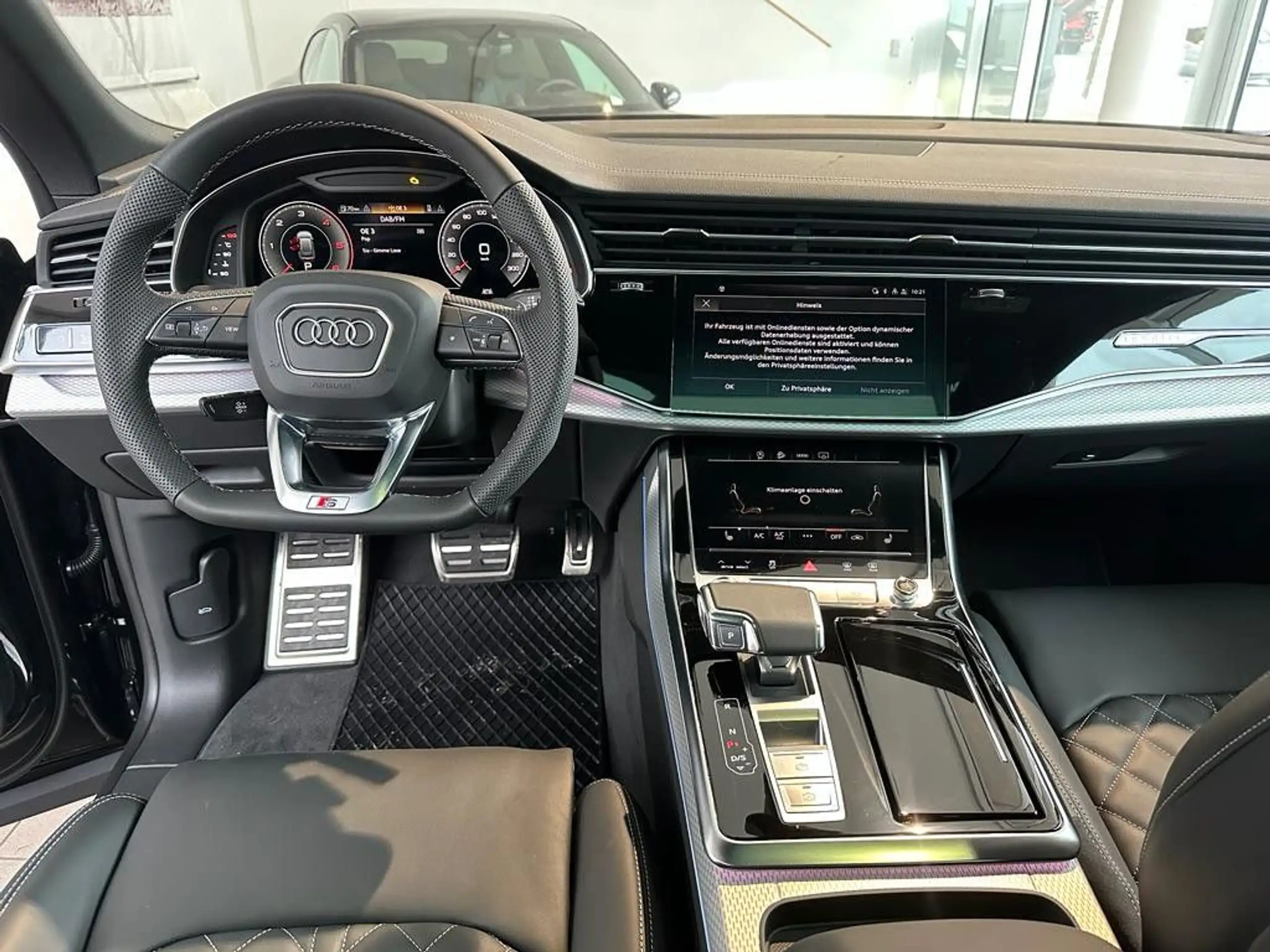 Audi - Q8