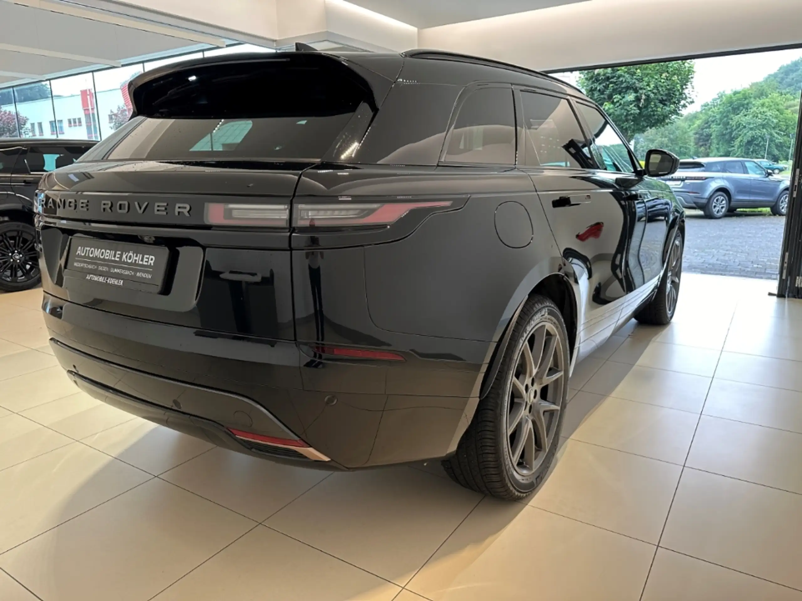 Land Rover - Range Rover Velar