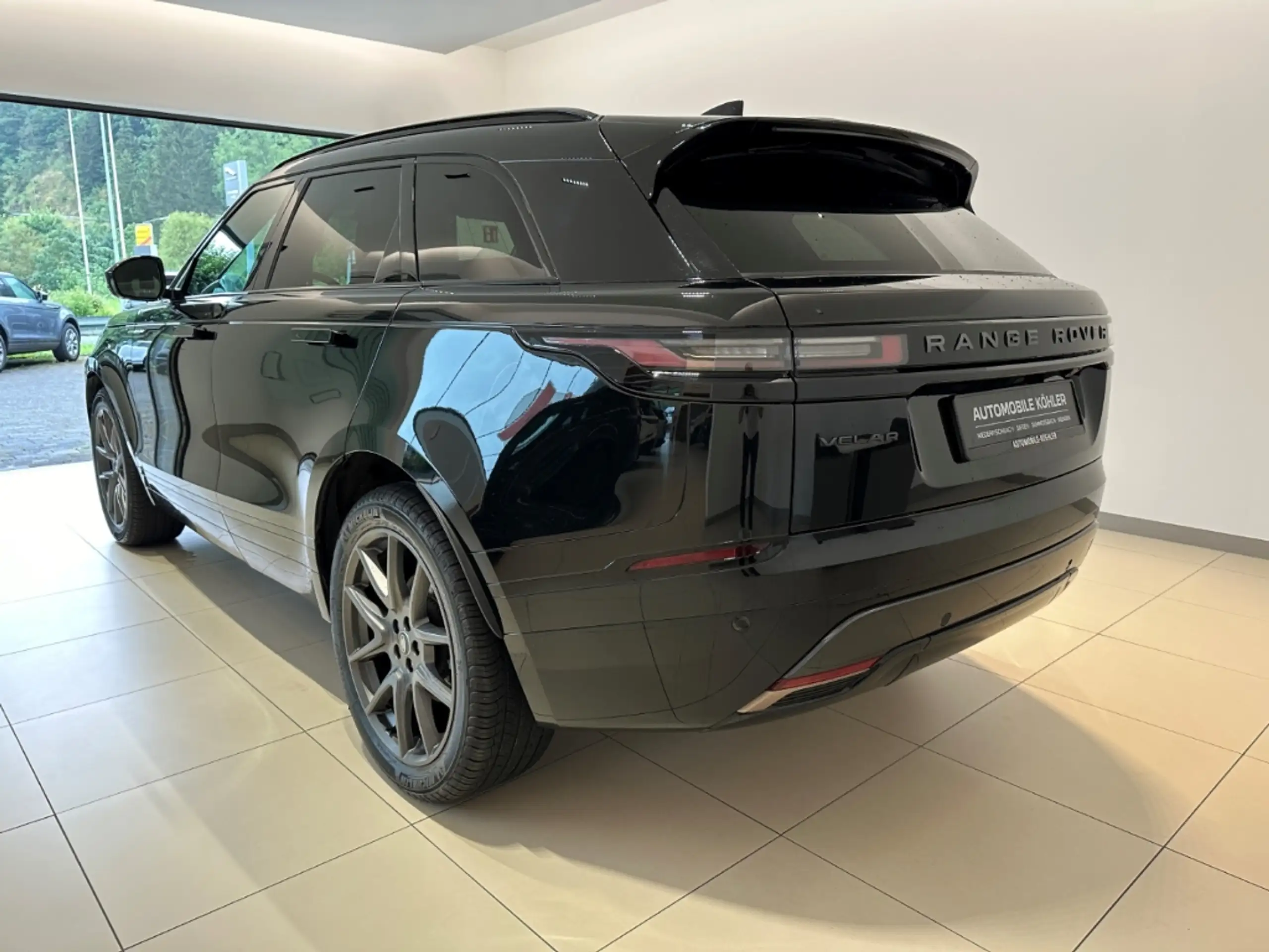 Land Rover - Range Rover Velar