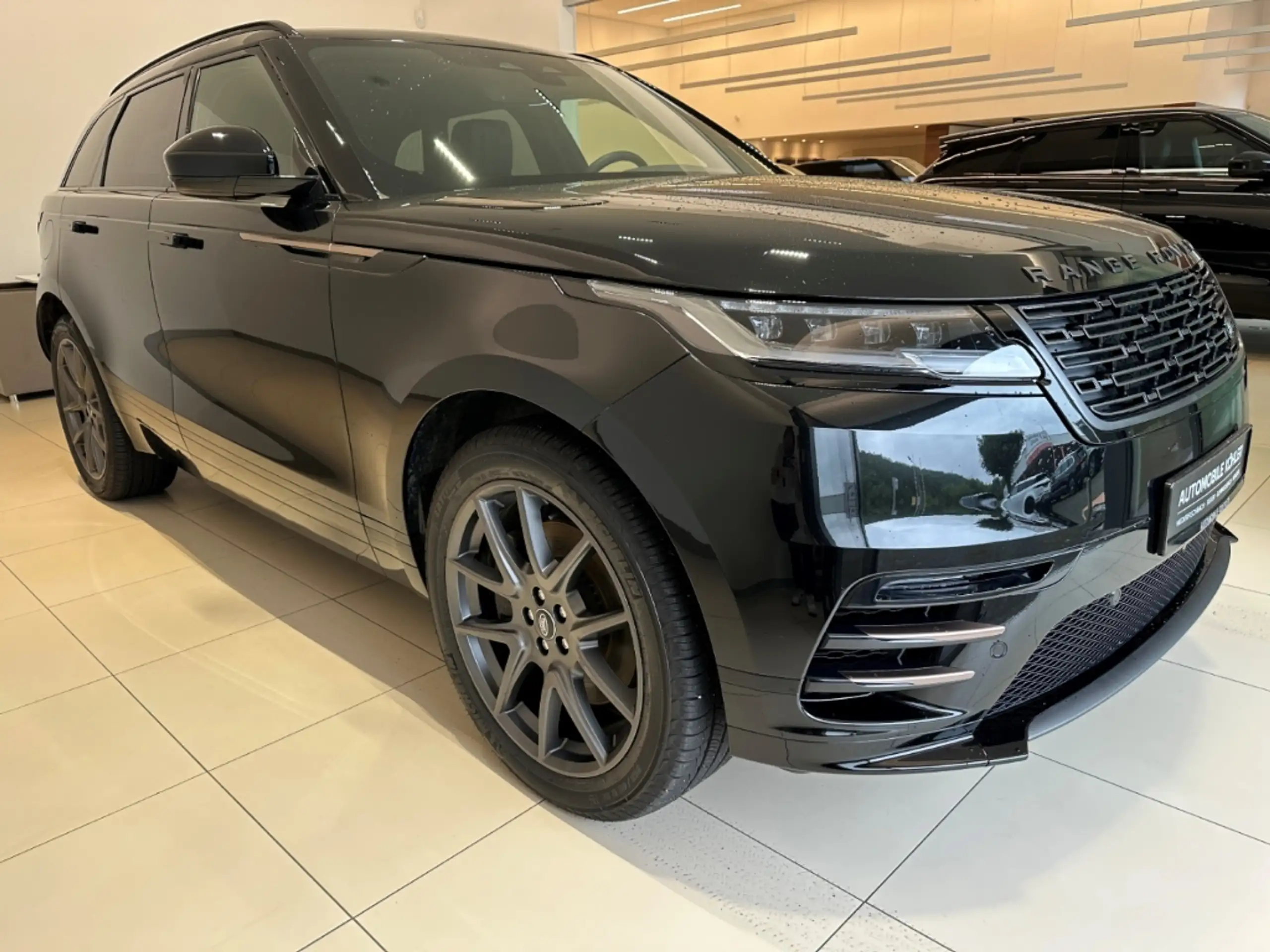 Land Rover - Range Rover Velar