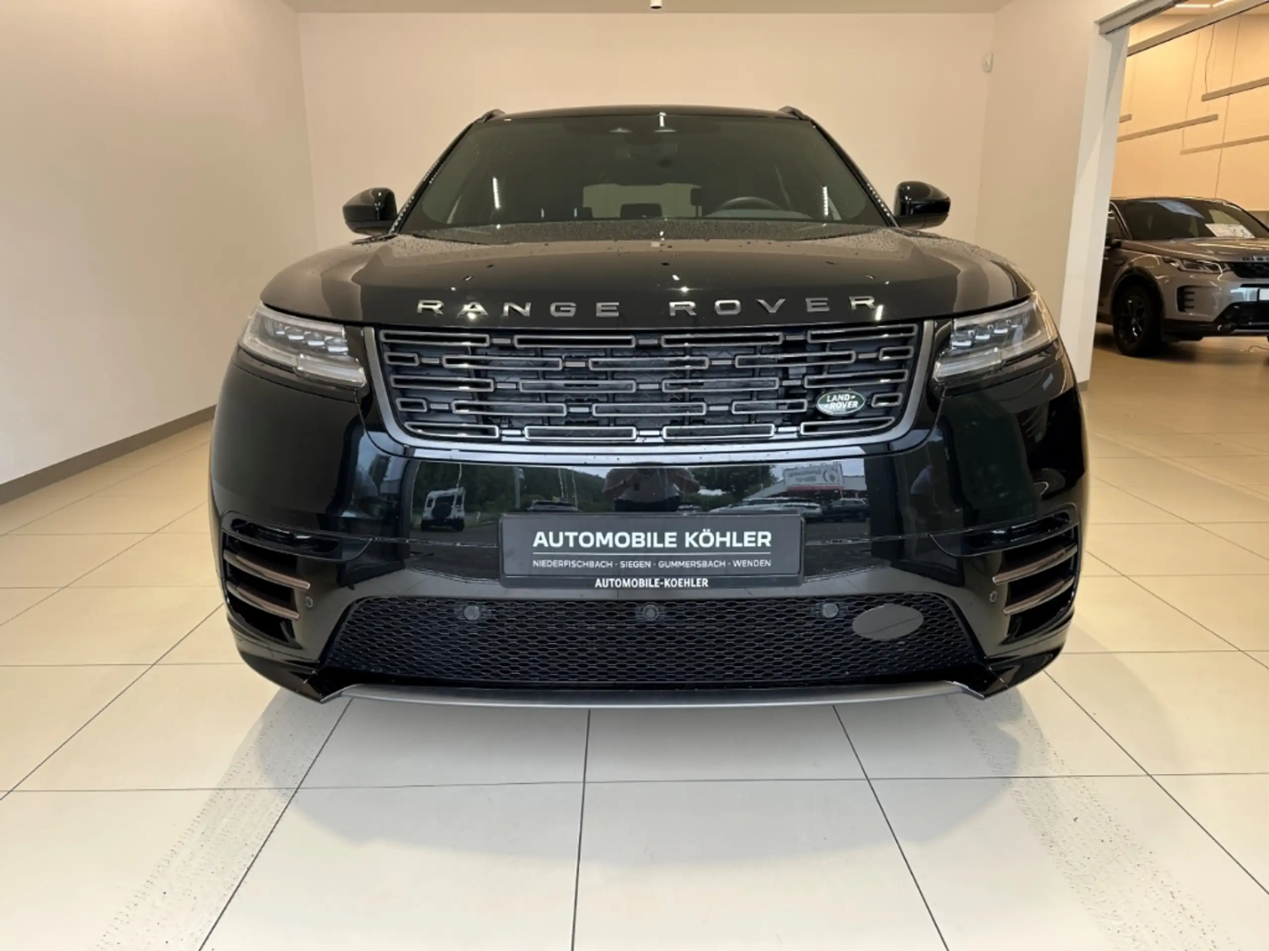 Land Rover - Range Rover Velar