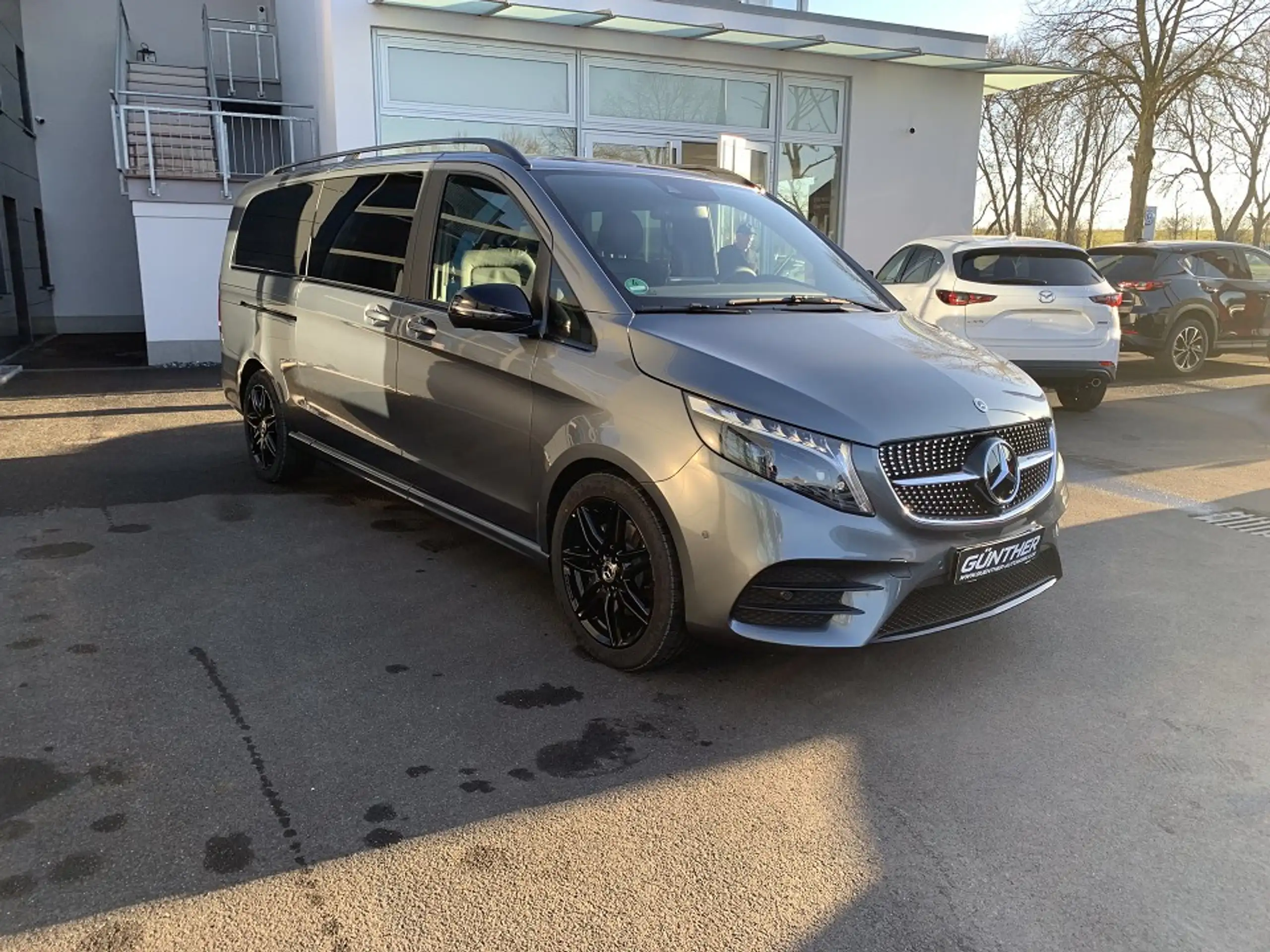 Mercedes-Benz - V