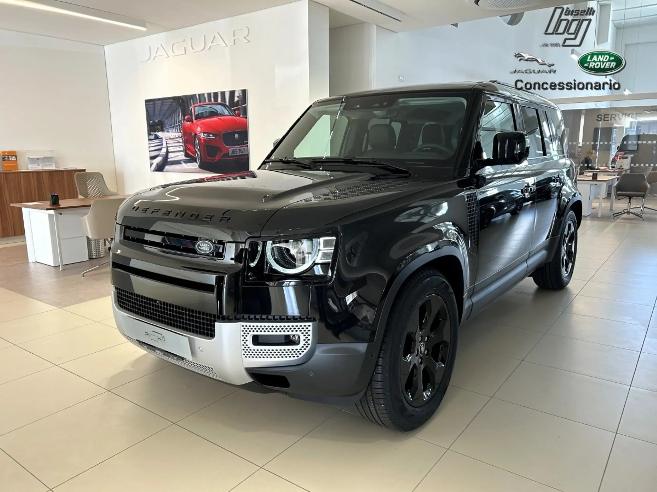 Land Rover Defender 2023