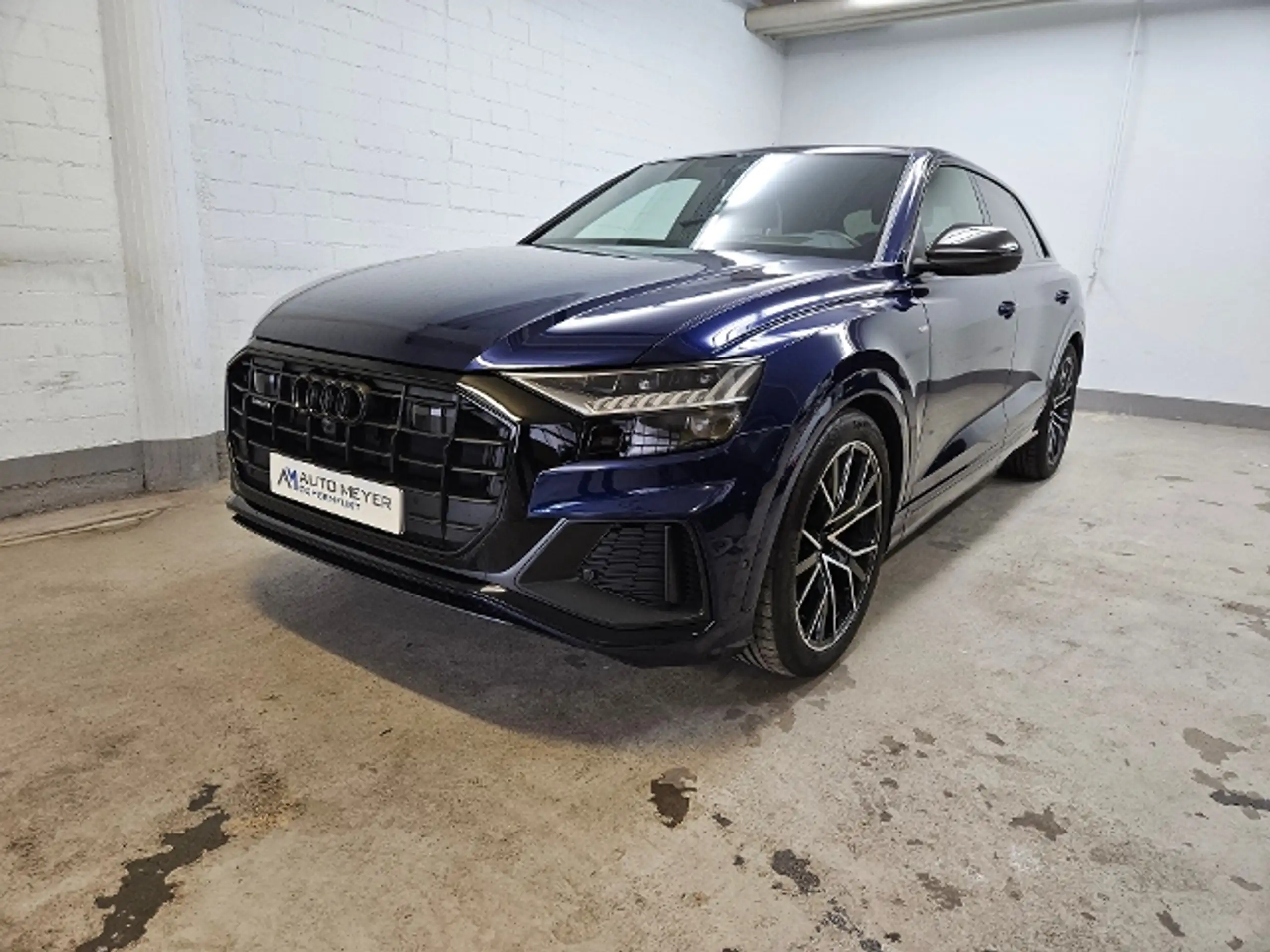 Audi - Q8