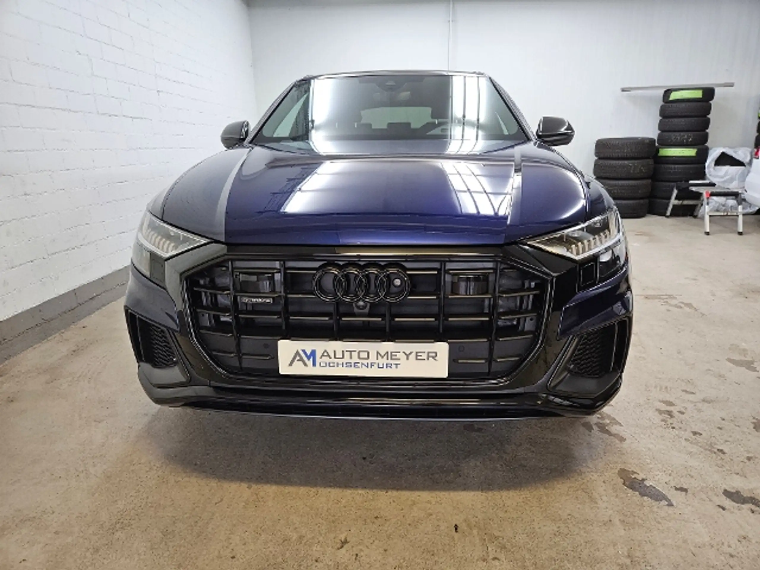 Audi - Q8