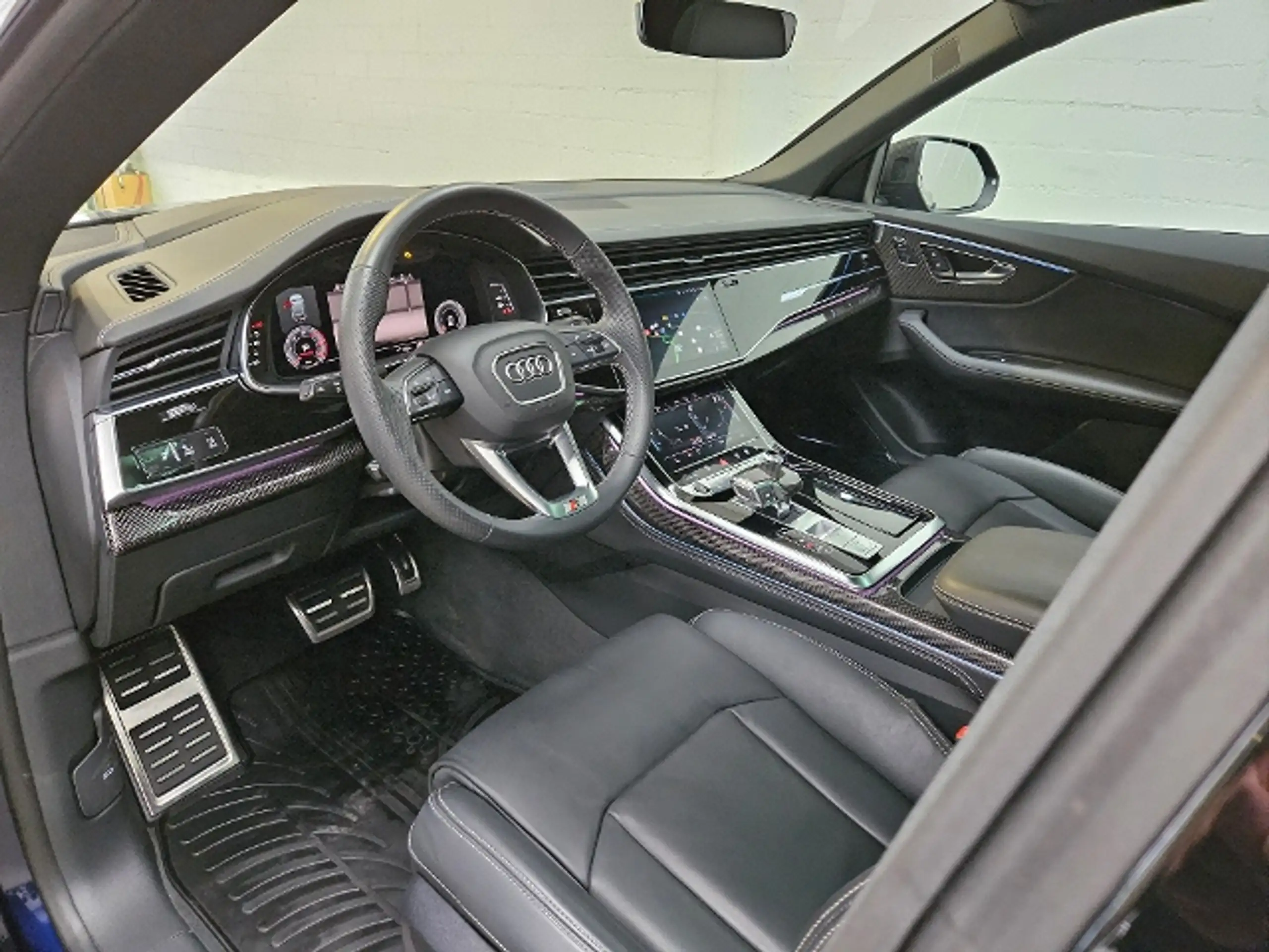 Audi - Q8