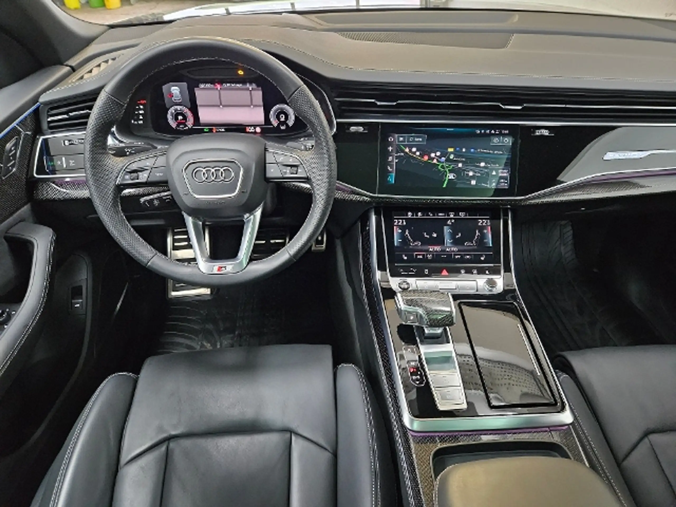 Audi - Q8