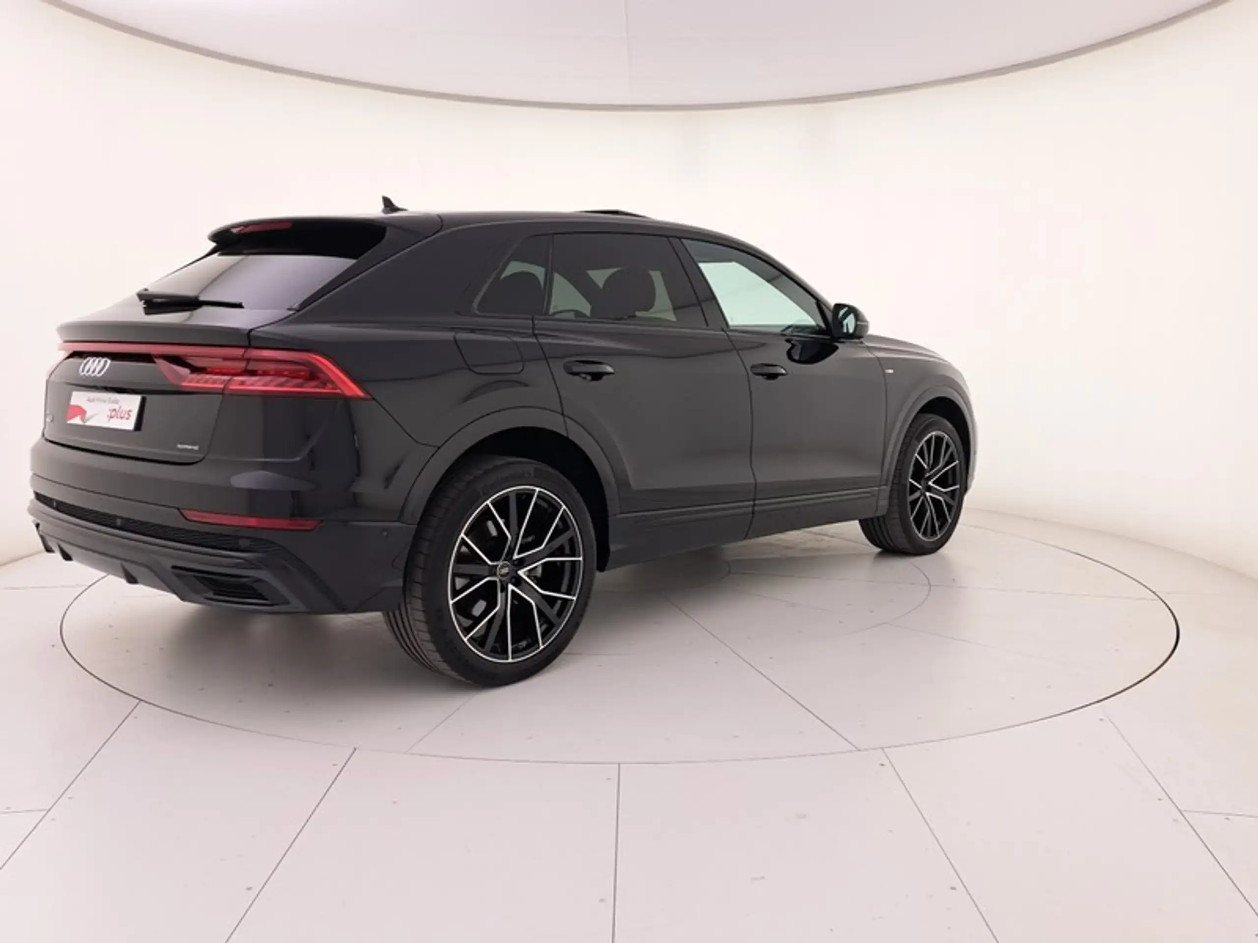 Audi - Q8