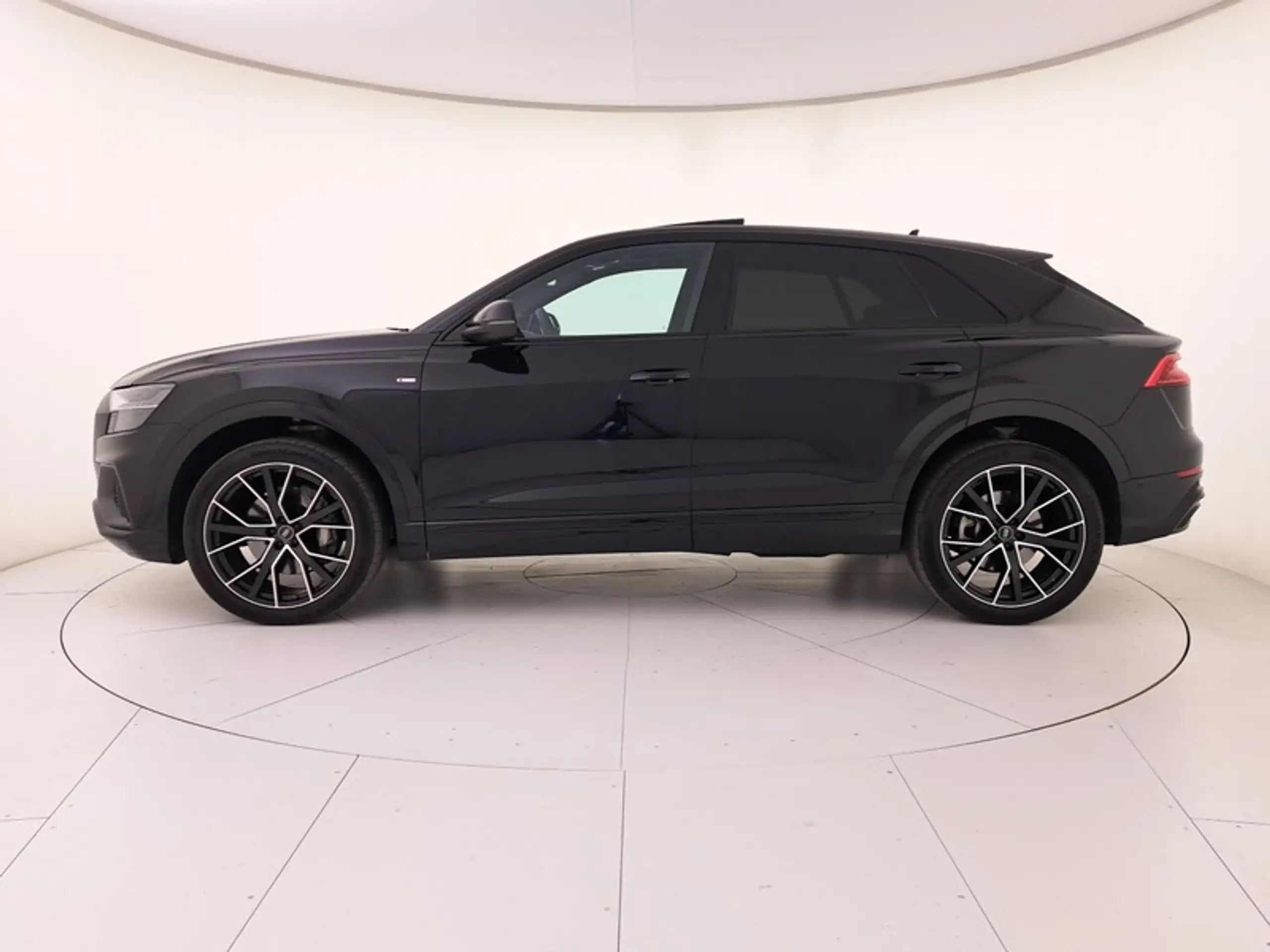 Audi - Q8