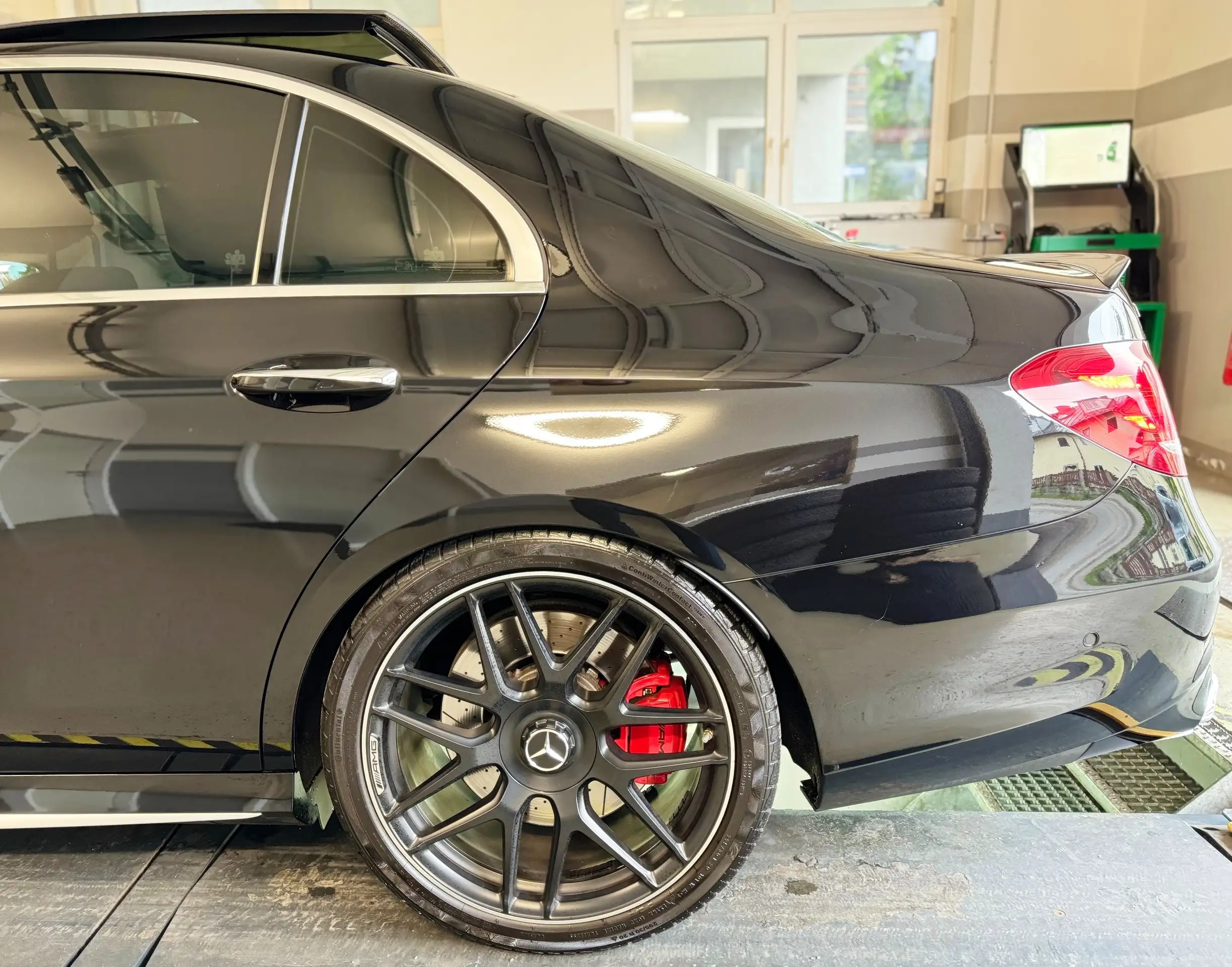 Mercedes-Benz - E 63 AMG